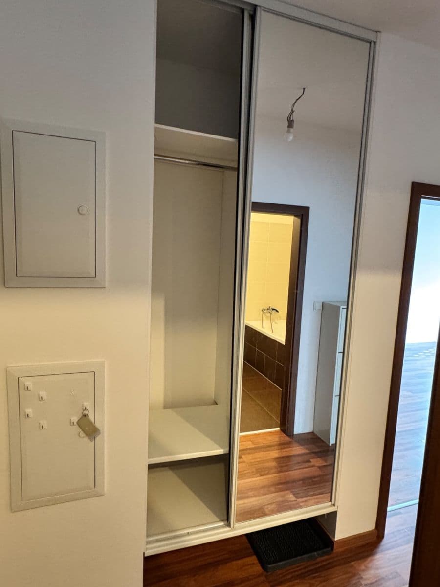 1 bedroom with open-plan kitchen flat to rent, 51 m², Počernická, Prague, Prague 1 bedroom with open-plan kitchen flat to rent, 51 m², Počernická, Prague, Prague