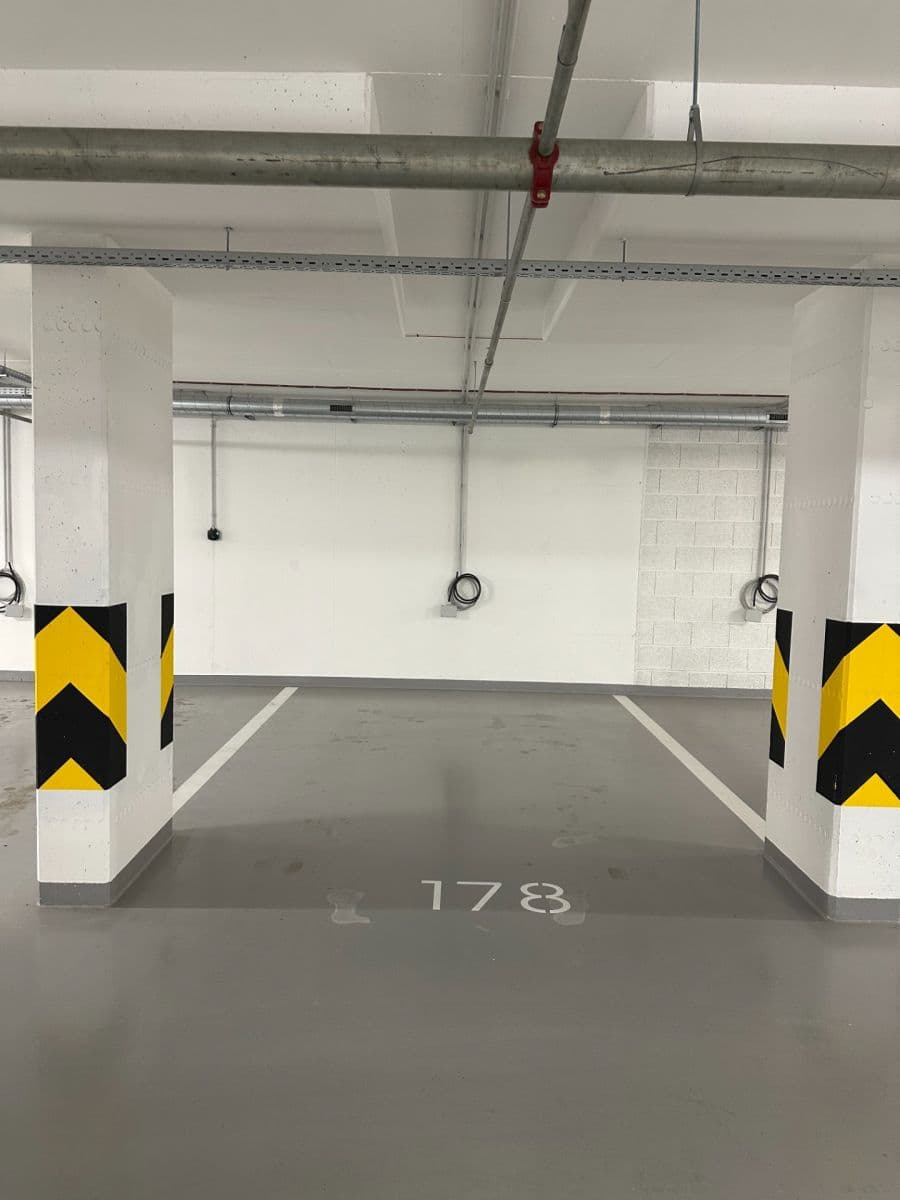 1 bedroom with open-plan kitchen flat to rent, 64 m², Závišova, Prague, Prague 1 bedroom with open-plan kitchen flat to rent, 64 m², Závišova, Prague, Prague