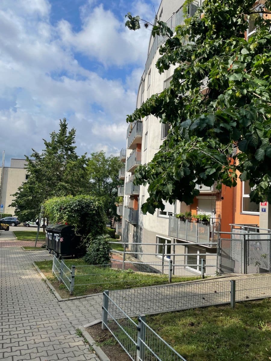 Studio flat to rent, 37 m², Ve Slatinách, Prague, Prague Studio flat to rent, 37 m², Ve Slatinách, Prague, Prague