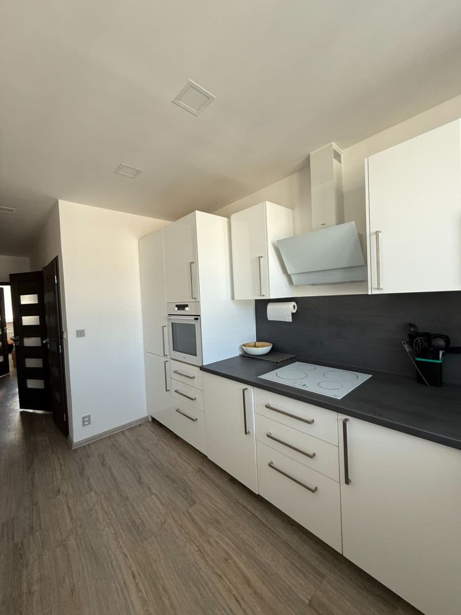 3 bedroom flat for sale, 72 m², Zarámí, Zlín, Zlínský Region 3 bedroom flat for sale, 72 m², Zarámí, Zlín, Zlínský Region