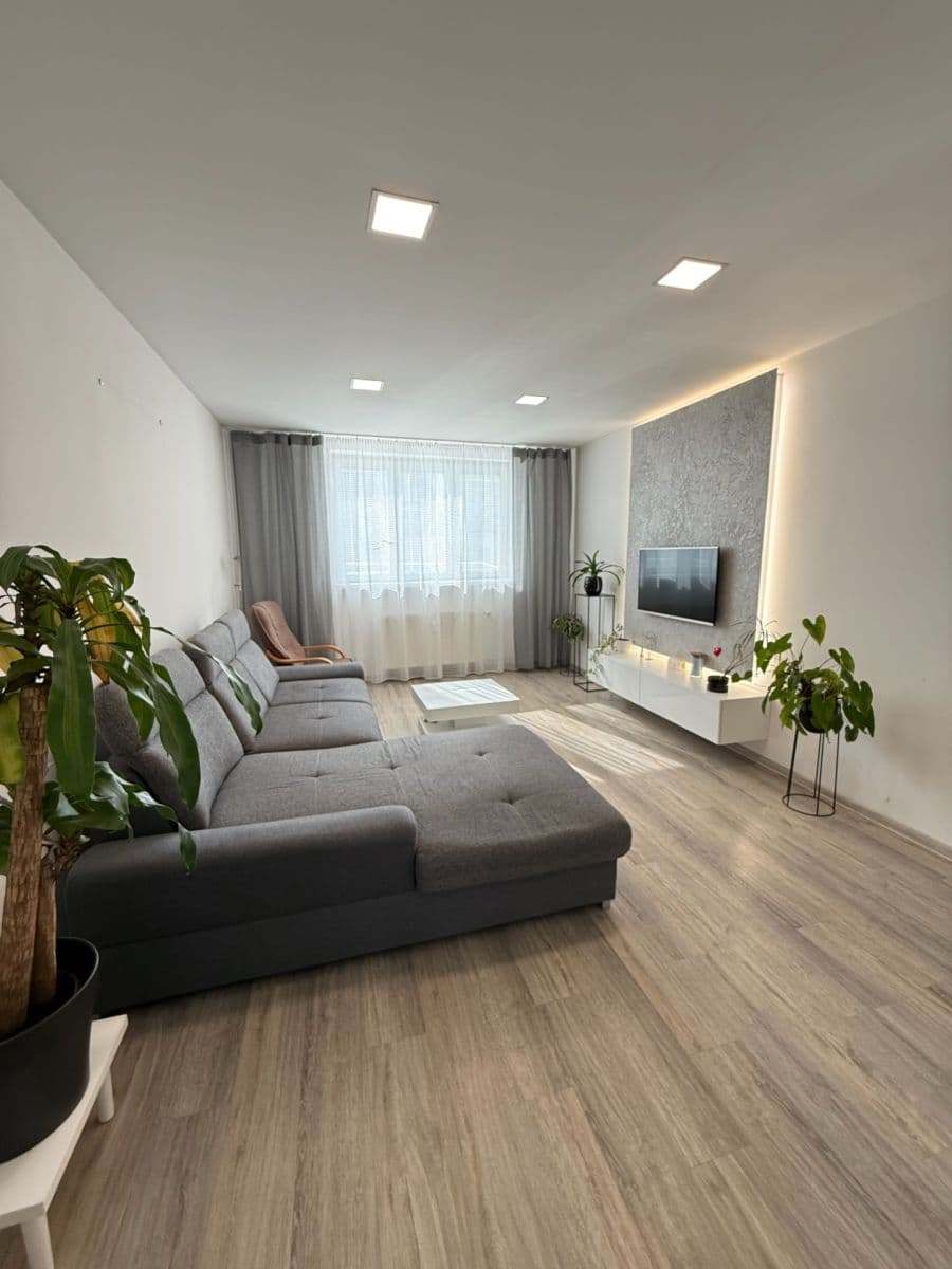 3 bedroom flat for sale, 72 m², Zarámí, Zlín, Zlínský Region 3 bedroom flat for sale, 72 m², Zarámí, Zlín, Zlínský Region