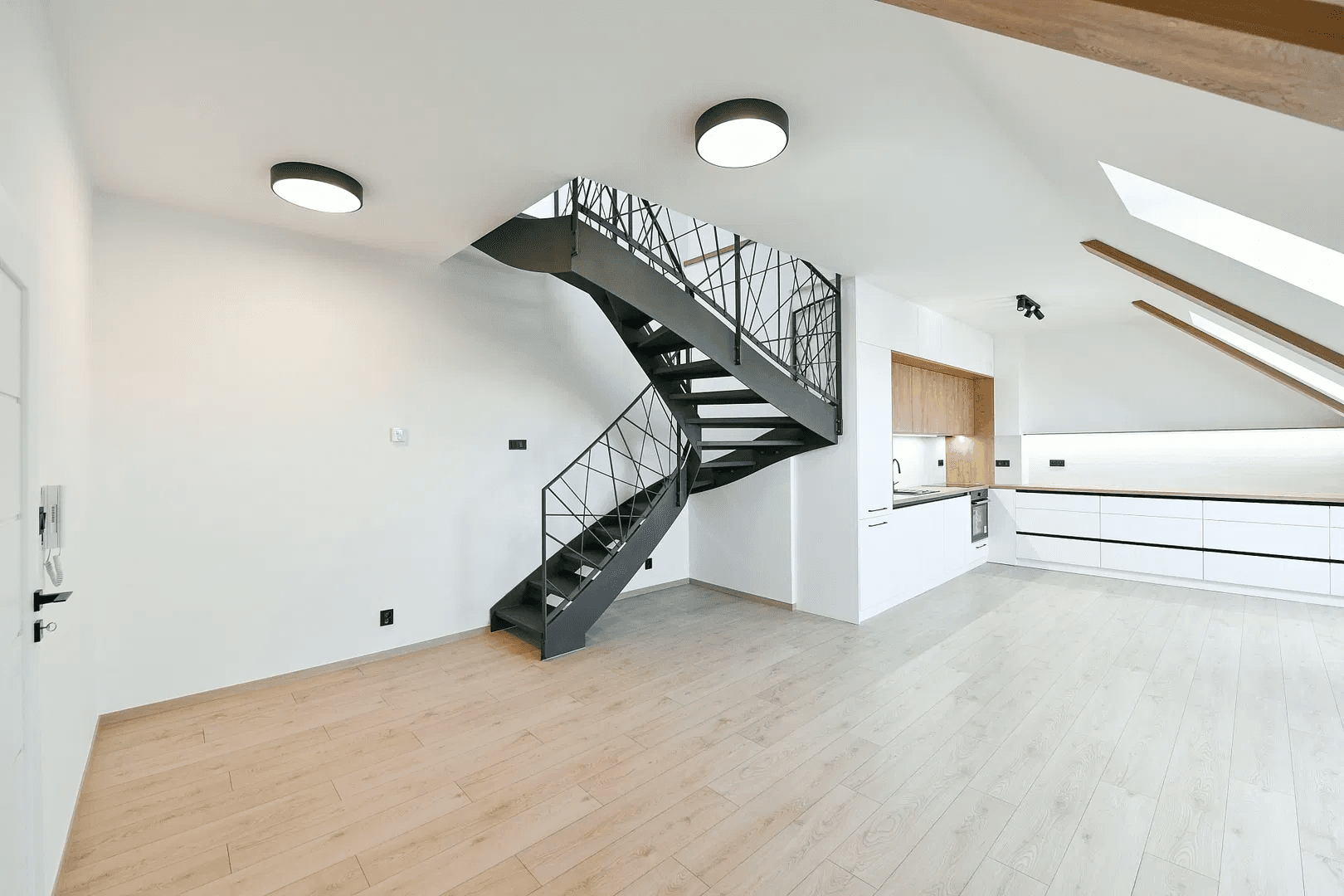 3 bedroom with open-plan kitchen flat to rent, 108 m², Bartoškova, Prague, Prague 3 bedroom with open-plan kitchen flat to rent, 108 m², Bartoškova, Prague, Prague