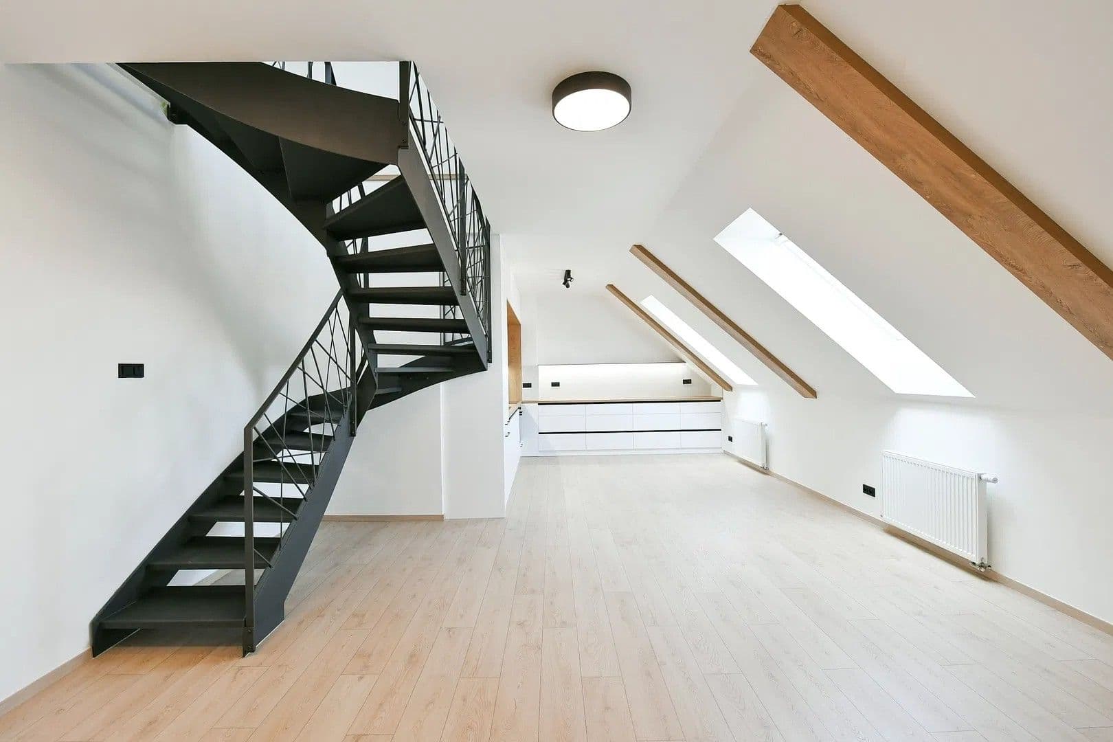 3 bedroom with open-plan kitchen flat to rent, 108 m², Bartoškova, Prague, Prague 3 bedroom with open-plan kitchen flat to rent, 108 m², Bartoškova, Prague, Prague