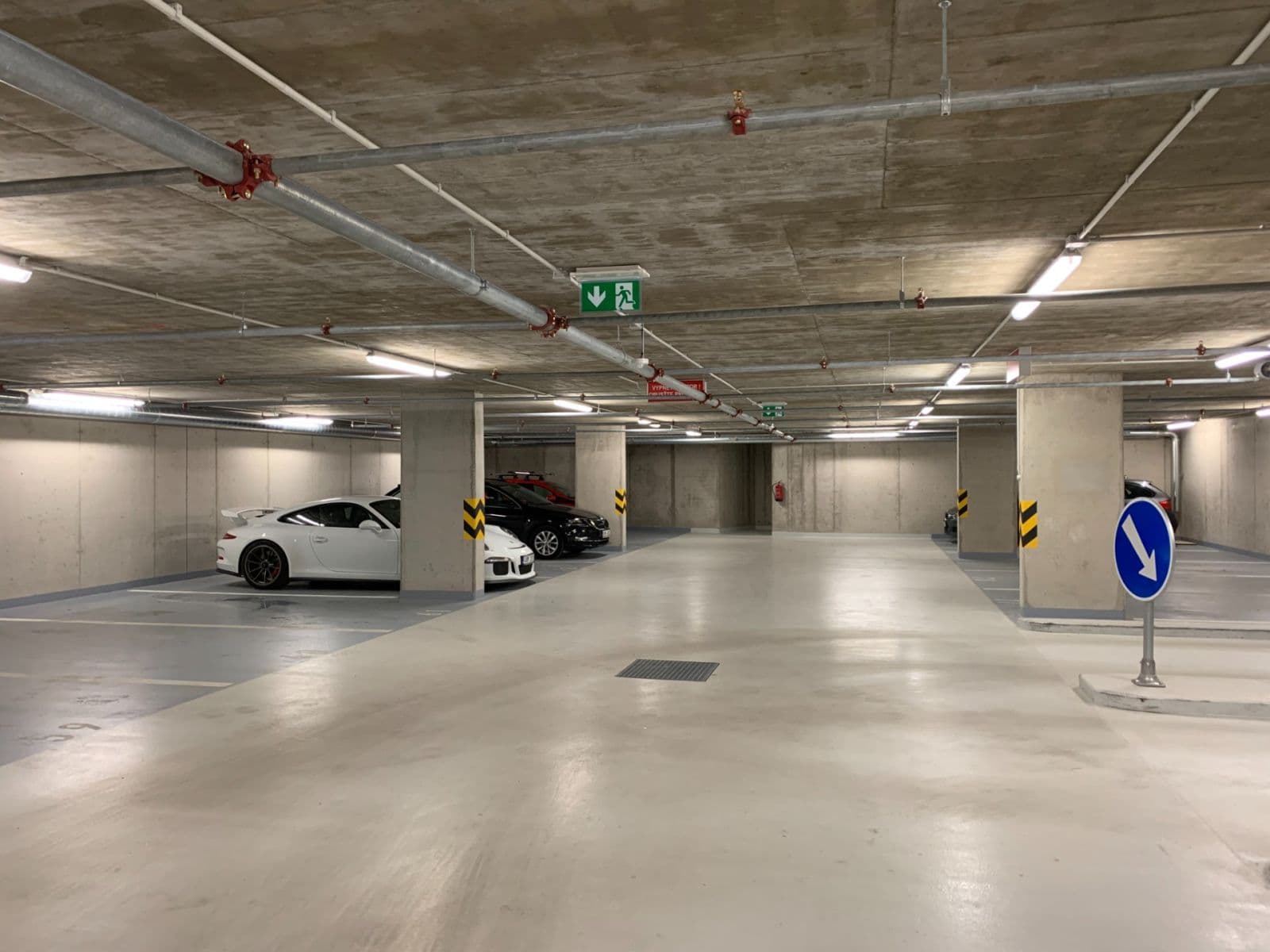 garage to rent, 15 m², Za Strašnickou vozovnou, Prague, Prague garage to rent, 15 m², Za Strašnickou vozovnou, Prague, Prague