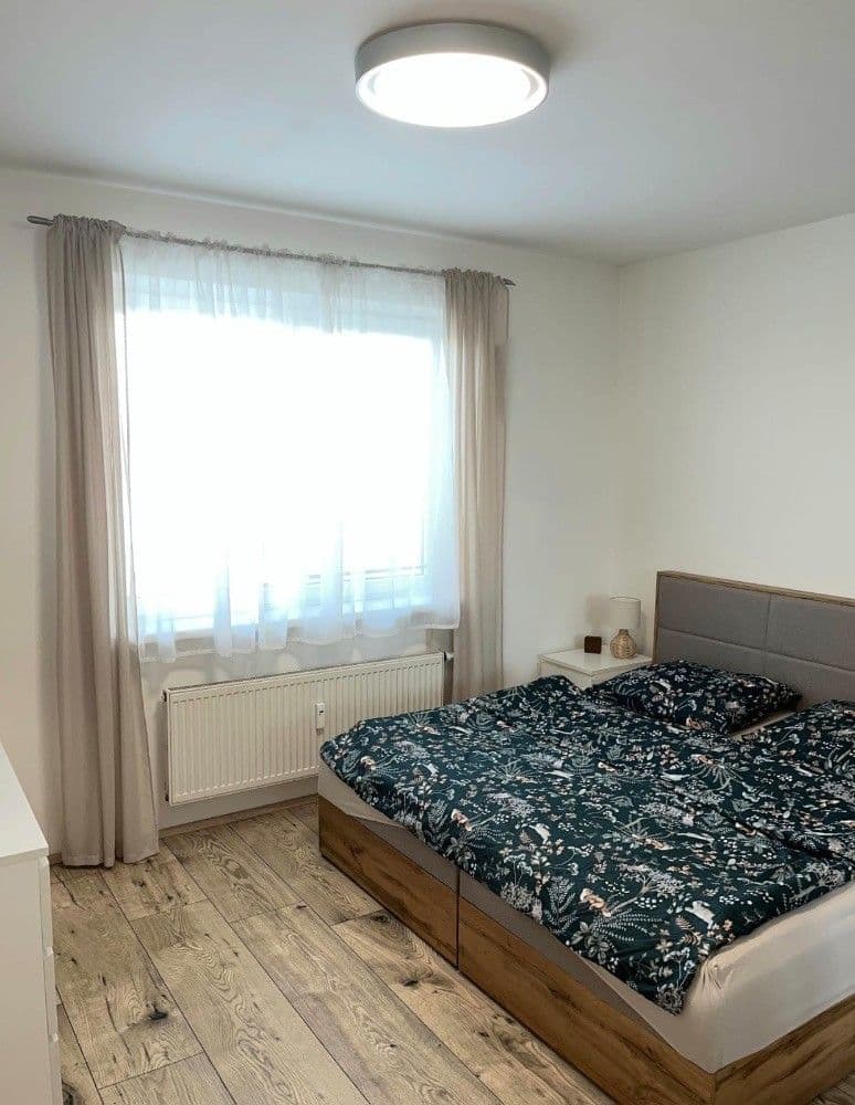 1 bedroom with open-plan kitchen flat to rent, 68 m², Dubinská, Pardubice, Pardubický Region 1 bedroom with open-plan kitchen flat to rent, 68 m², Dubinská, Pardubice, Pardubický Region
