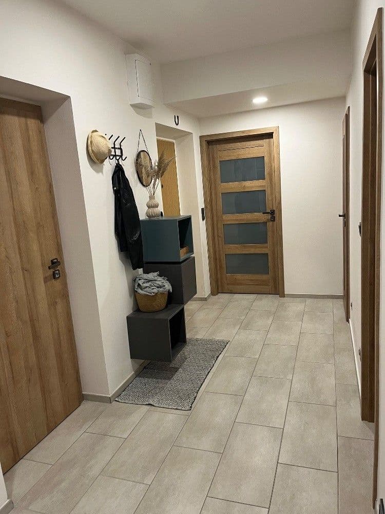 1 bedroom with open-plan kitchen flat to rent, 68 m², Dubinská, Pardubice, Pardubický Region 1 bedroom with open-plan kitchen flat to rent, 68 m², Dubinská, Pardubice, Pardubický Region