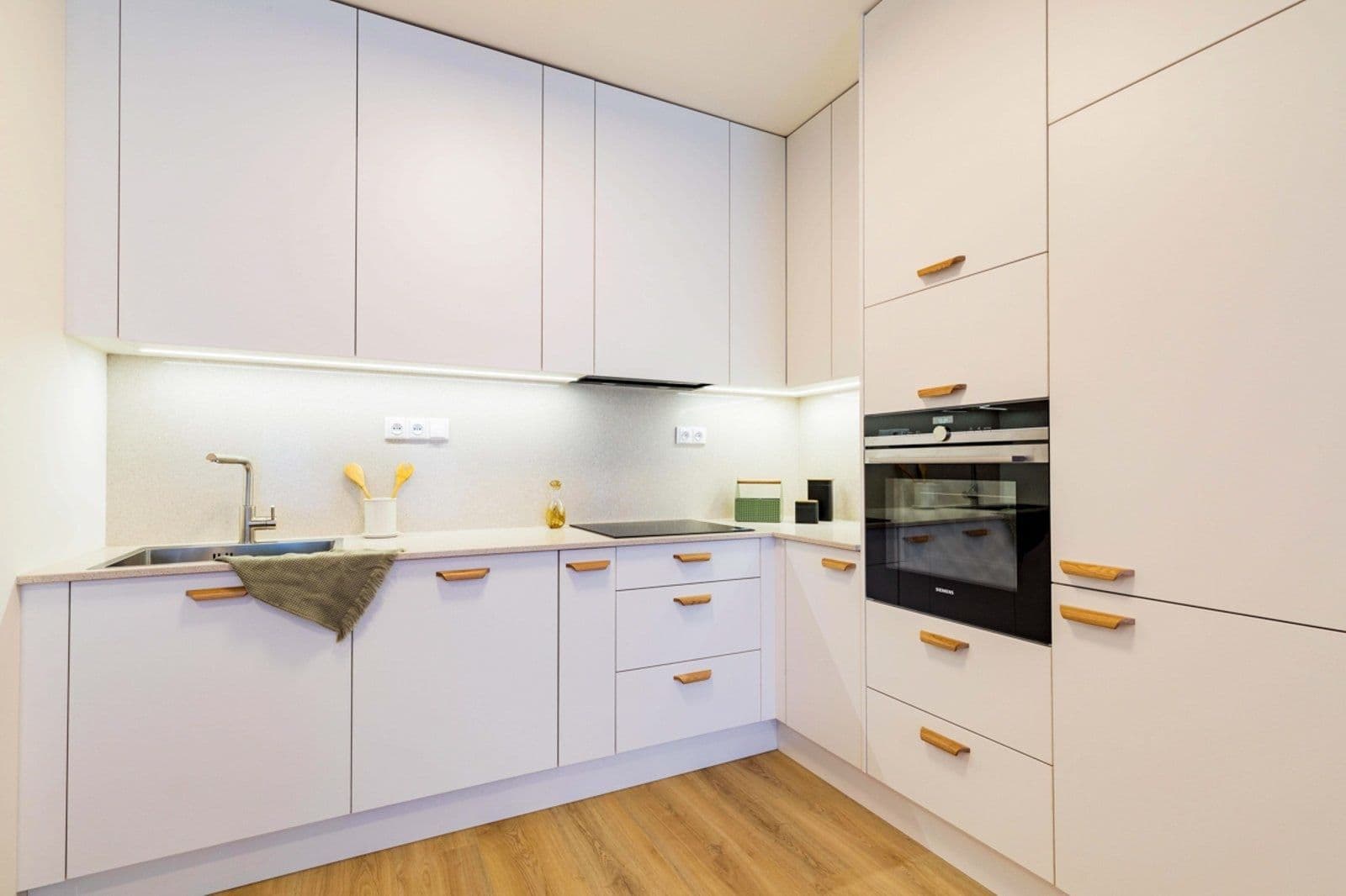 2 bedroom with open-plan kitchen flat to rent, 92 m², Vrbenského, Prague, Prague 2 bedroom with open-plan kitchen flat to rent, 92 m², Vrbenského, Prague, Prague