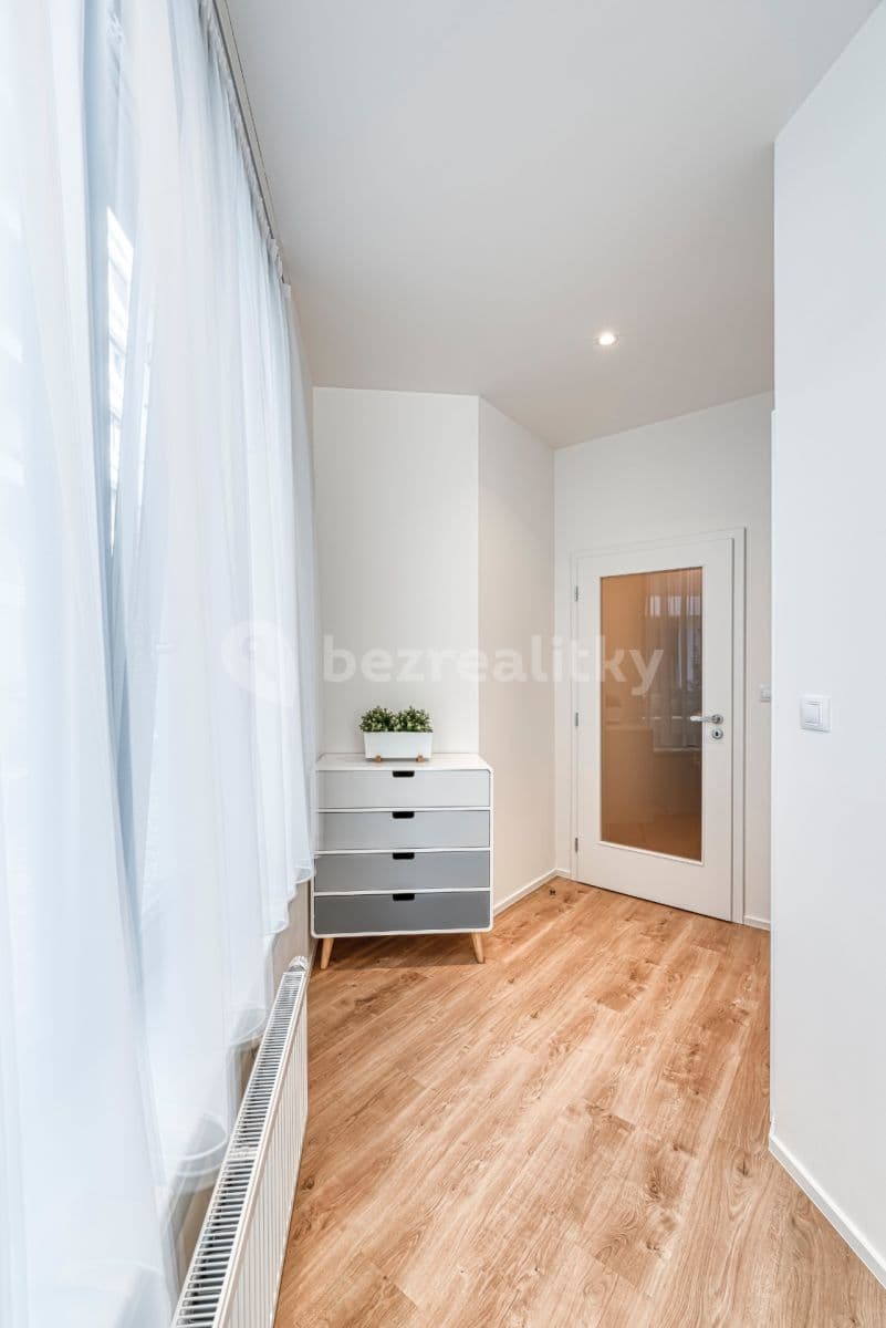 Studio flat to rent, 30 m², Mukařovského, Prague, Prague Studio flat to rent, 30 m², Mukařovského, Prague, Prague