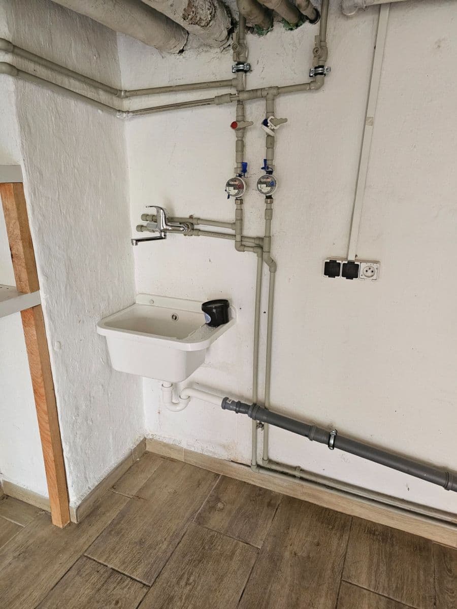 non-residential property to rent, 40 m², Sadská, Prague, Prague non-residential property to rent, 40 m², Sadská, Prague, Prague