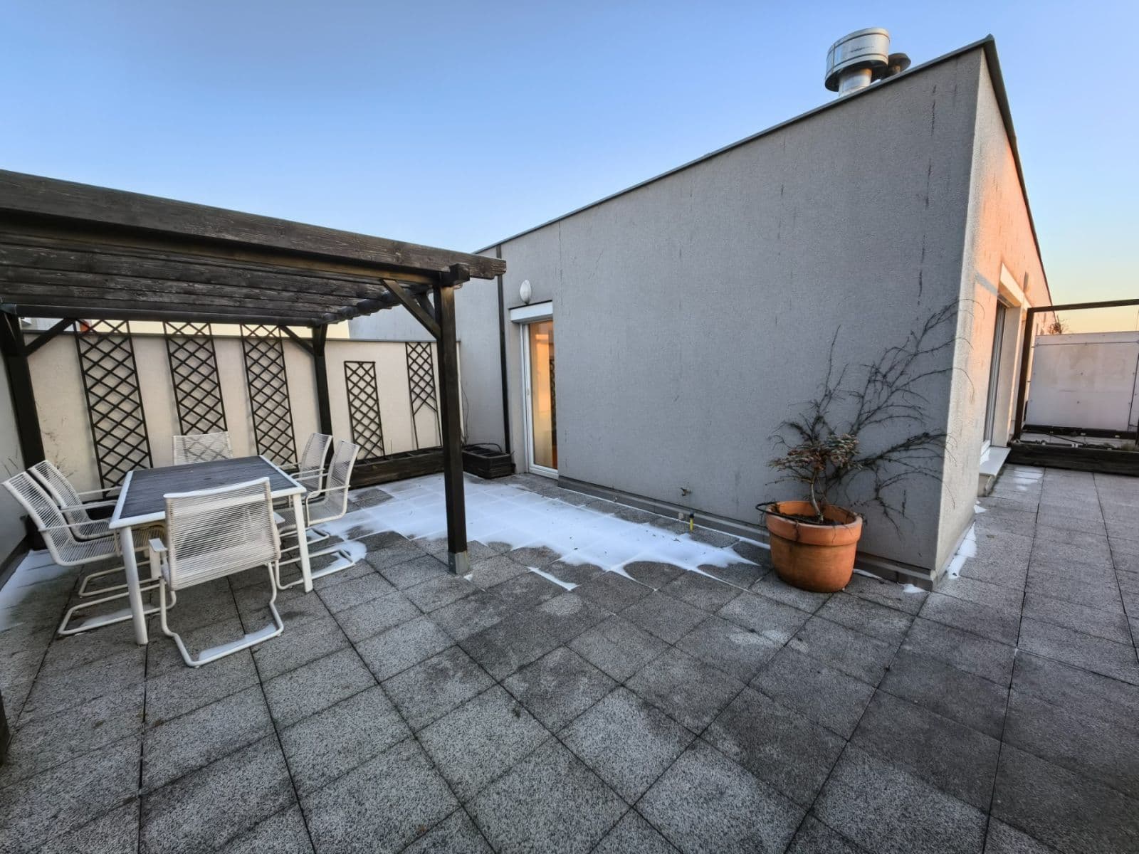 3 bedroom with open-plan kitchen flat to rent, 99 m², Milotická, Prague, Prague 3 bedroom with open-plan kitchen flat to rent, 99 m², Milotická, Prague, Prague