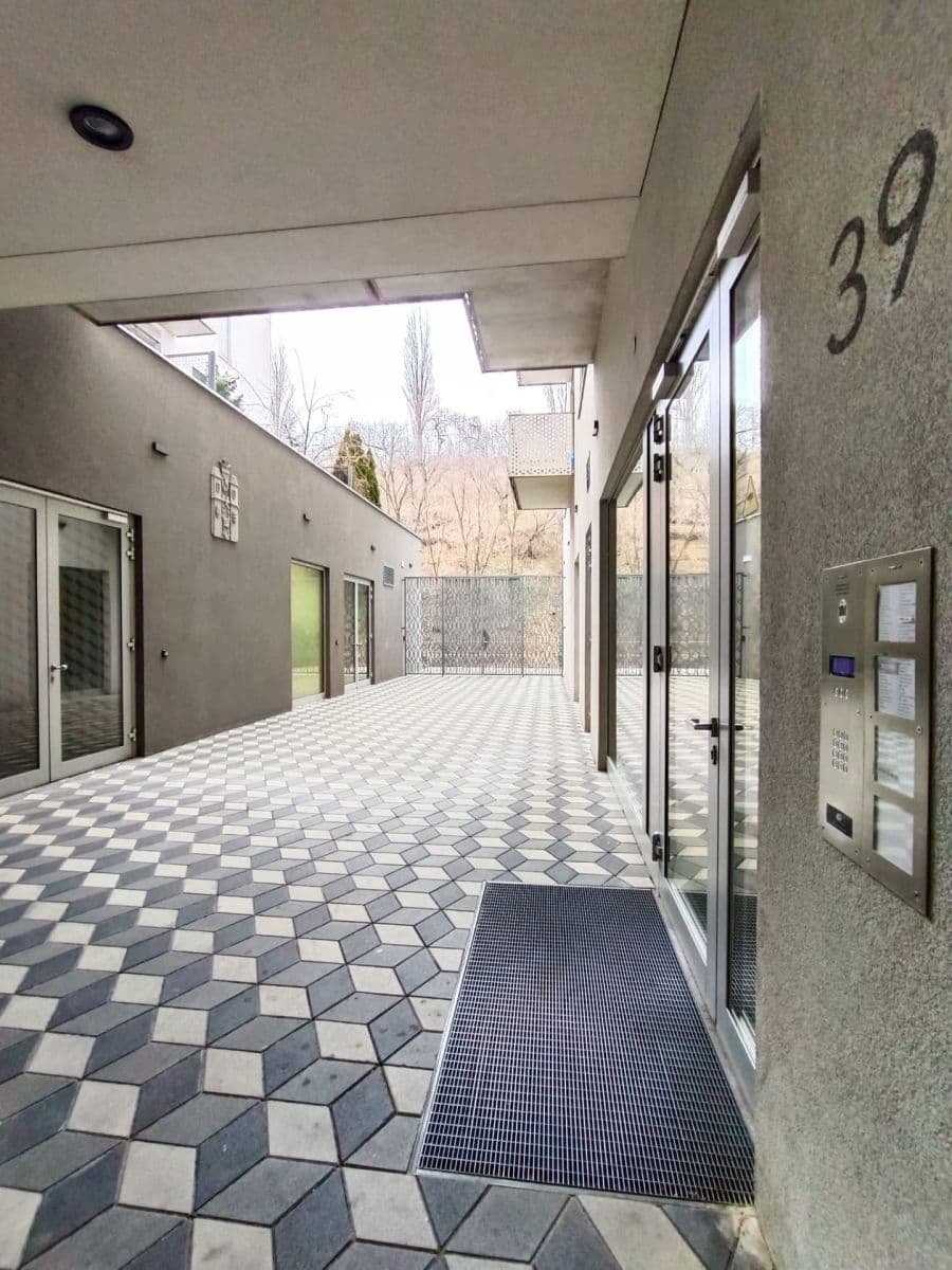 Studio flat to rent, 34 m², Hartigova, Prague, Prague Studio flat to rent, 34 m², Hartigova, Prague, Prague