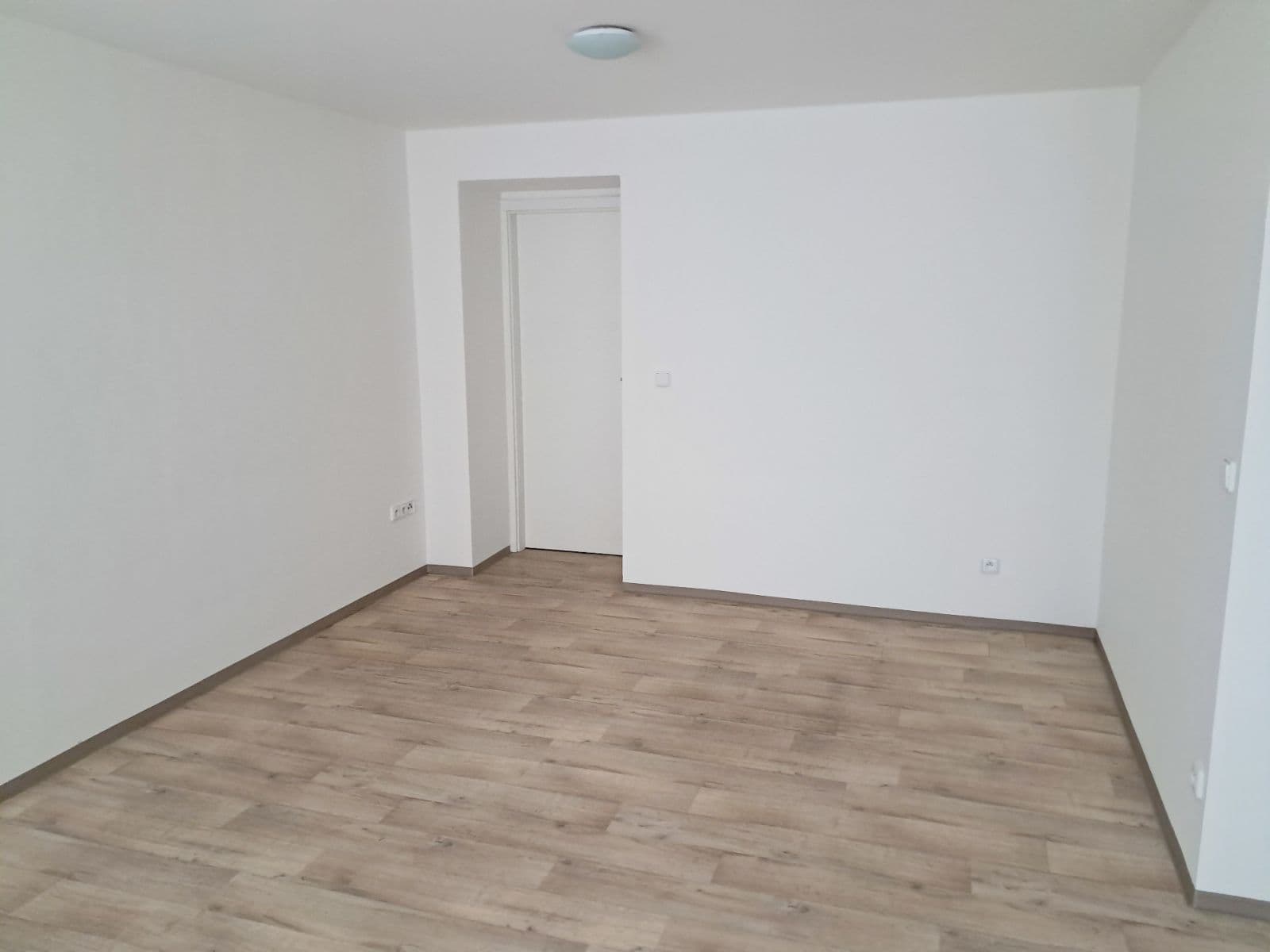 1 bedroom with open-plan kitchen flat to rent, 47 m², Karáskovo náměstí, Brno, Jihomoravský Region 1 bedroom with open-plan kitchen flat to rent, 47 m², Karáskovo náměstí, Brno, Jihomoravský Region