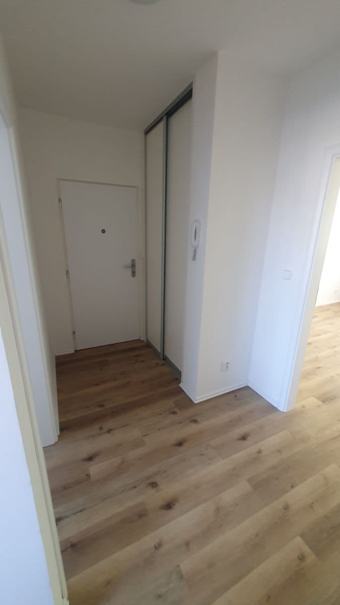 2 bedroom with open-plan kitchen flat to rent, 57 m², Novodvorská, Prague, Prague 2 bedroom with open-plan kitchen flat to rent, 57 m², Novodvorská, Prague, Prague