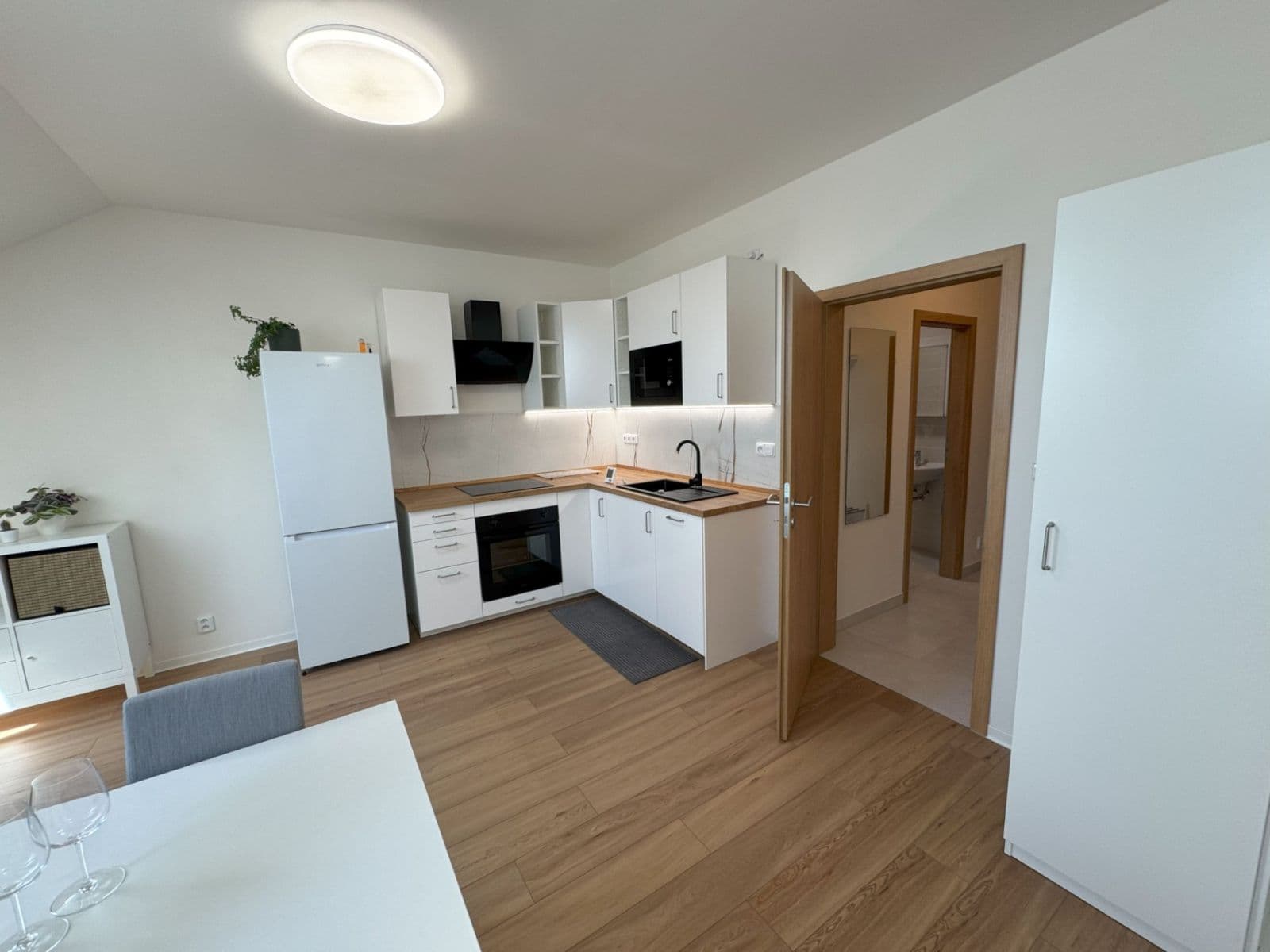 1 bedroom with open-plan kitchen flat to rent, 55 m², Hřímalého, Plzeň, Plzeňský Region 1 bedroom with open-plan kitchen flat to rent, 55 m², Hřímalého, Plzeň, Plzeňský Region