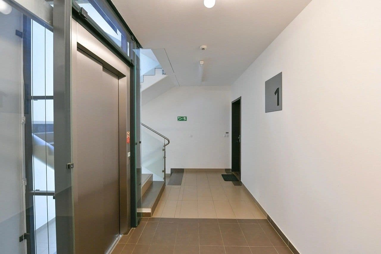 2 bedroom with open-plan kitchen flat to rent, 83 m², Petržílkova, Prague, Prague 2 bedroom with open-plan kitchen flat to rent, 83 m², Petržílkova, Prague, Prague