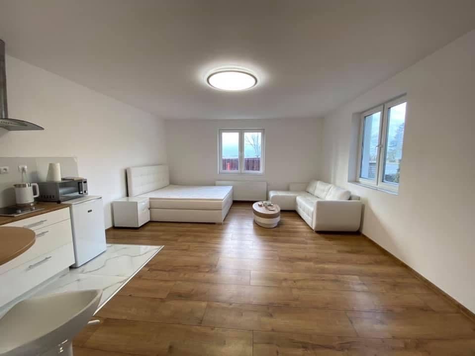 Studio flat to rent, 46 m², Nad Hřištěm, Kněževes, Středočeský Region Studio flat to rent, 46 m², Nad Hřištěm, Kněževes, Středočeský Region