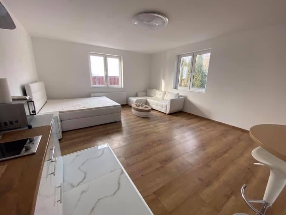 Studio flat to rent, 46 m², Nad Hřištěm, Kněževes, Středočeský Region Studio flat to rent, 46 m², Nad Hřištěm, Kněževes, Středočeský Region