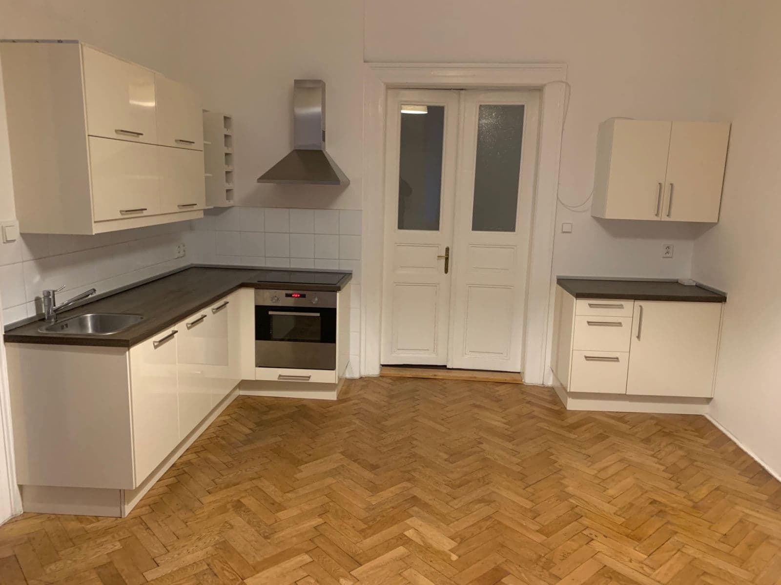 2 bedroom flat to rent, 92 m², Chodská, Prague, Prague 2 bedroom flat to rent, 92 m², Chodská, Prague, Prague