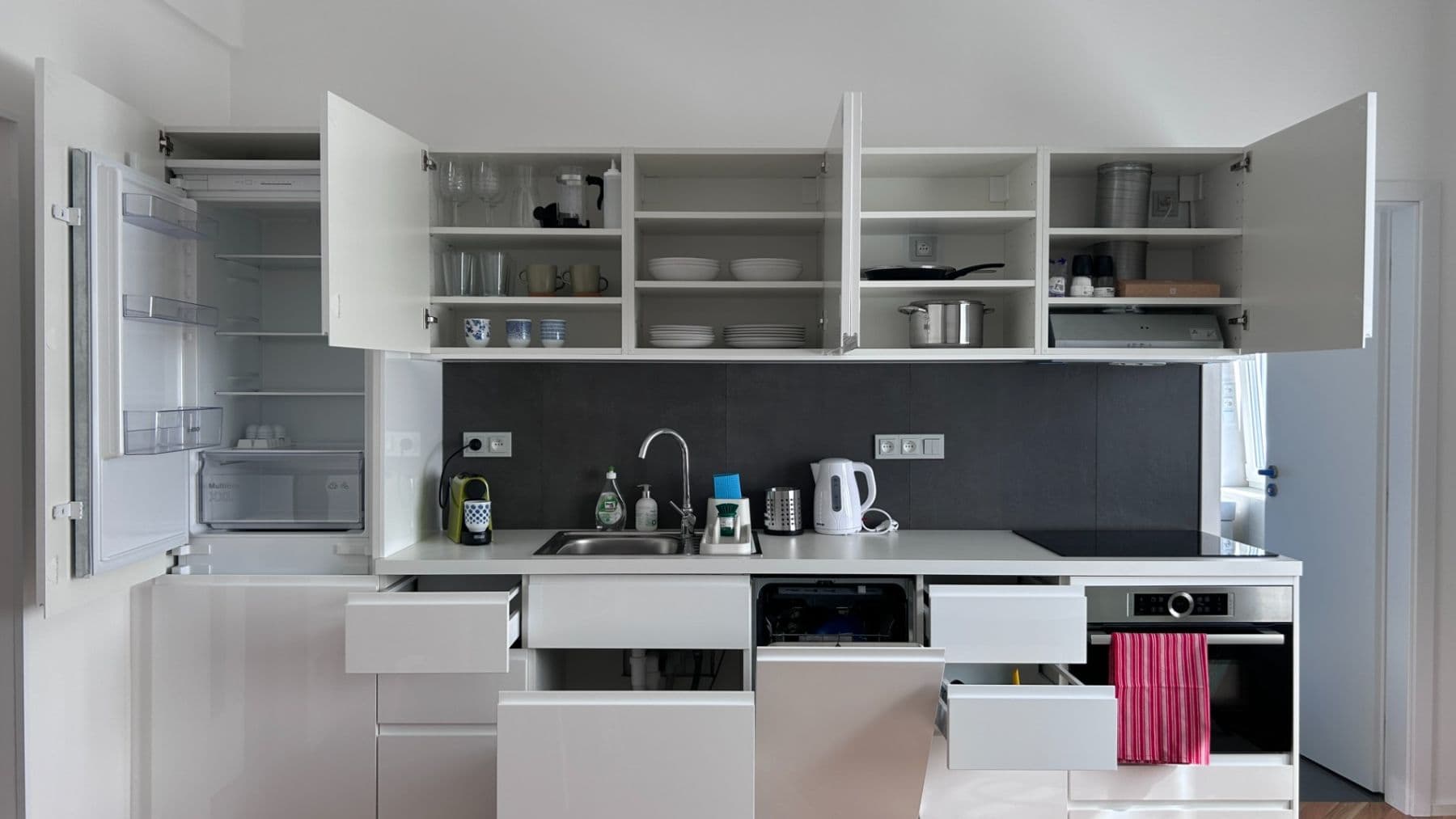 1 bedroom with open-plan kitchen flat to rent, 53 m², Viklefova, Prague, Prague 1 bedroom with open-plan kitchen flat to rent, 53 m², Viklefova, Prague, Prague