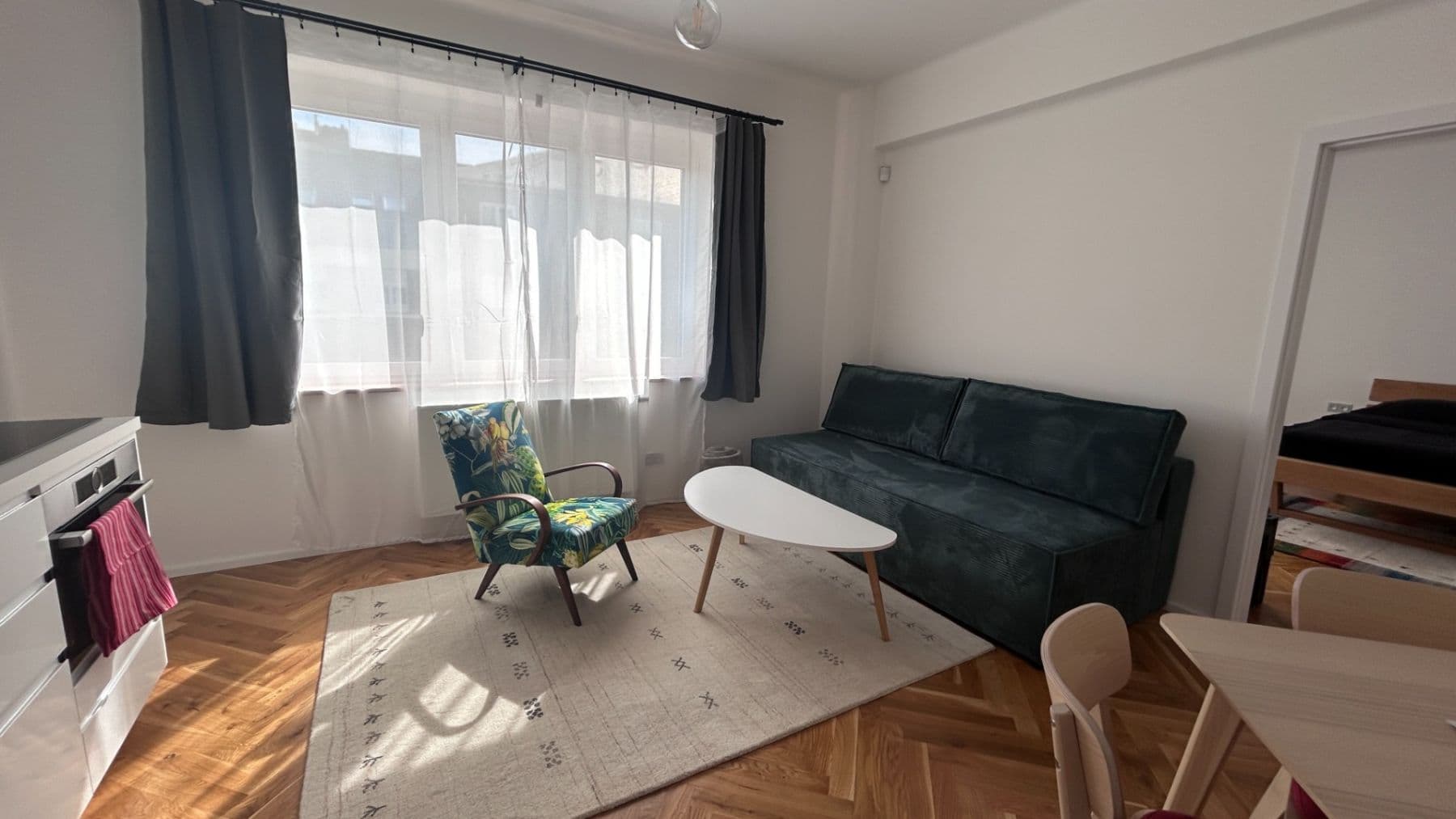 1 bedroom with open-plan kitchen flat to rent, 53 m², Viklefova, Prague, Prague 1 bedroom with open-plan kitchen flat to rent, 53 m², Viklefova, Prague, Prague