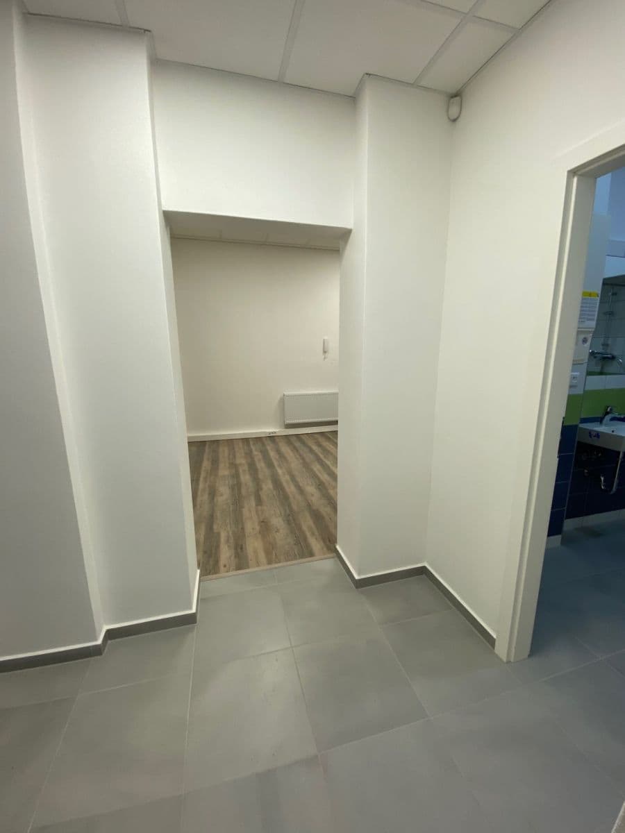 non-residential property to rent, 111 m², Karlínské náměstí, Prague, Prague non-residential property to rent, 111 m², Karlínské náměstí, Prague, Prague