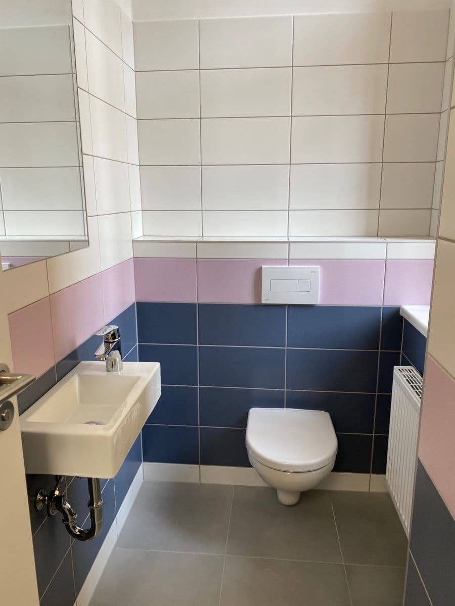 non-residential property to rent, 111 m², Karlínské náměstí, Prague, Prague non-residential property to rent, 111 m², Karlínské náměstí, Prague, Prague