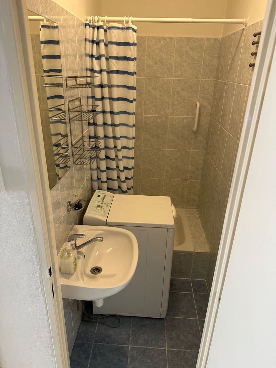 Studio flat to rent, 28 m², Nad Lesním divadlem, Prague, Prague Studio flat to rent, 28 m², Nad Lesním divadlem, Prague, Prague