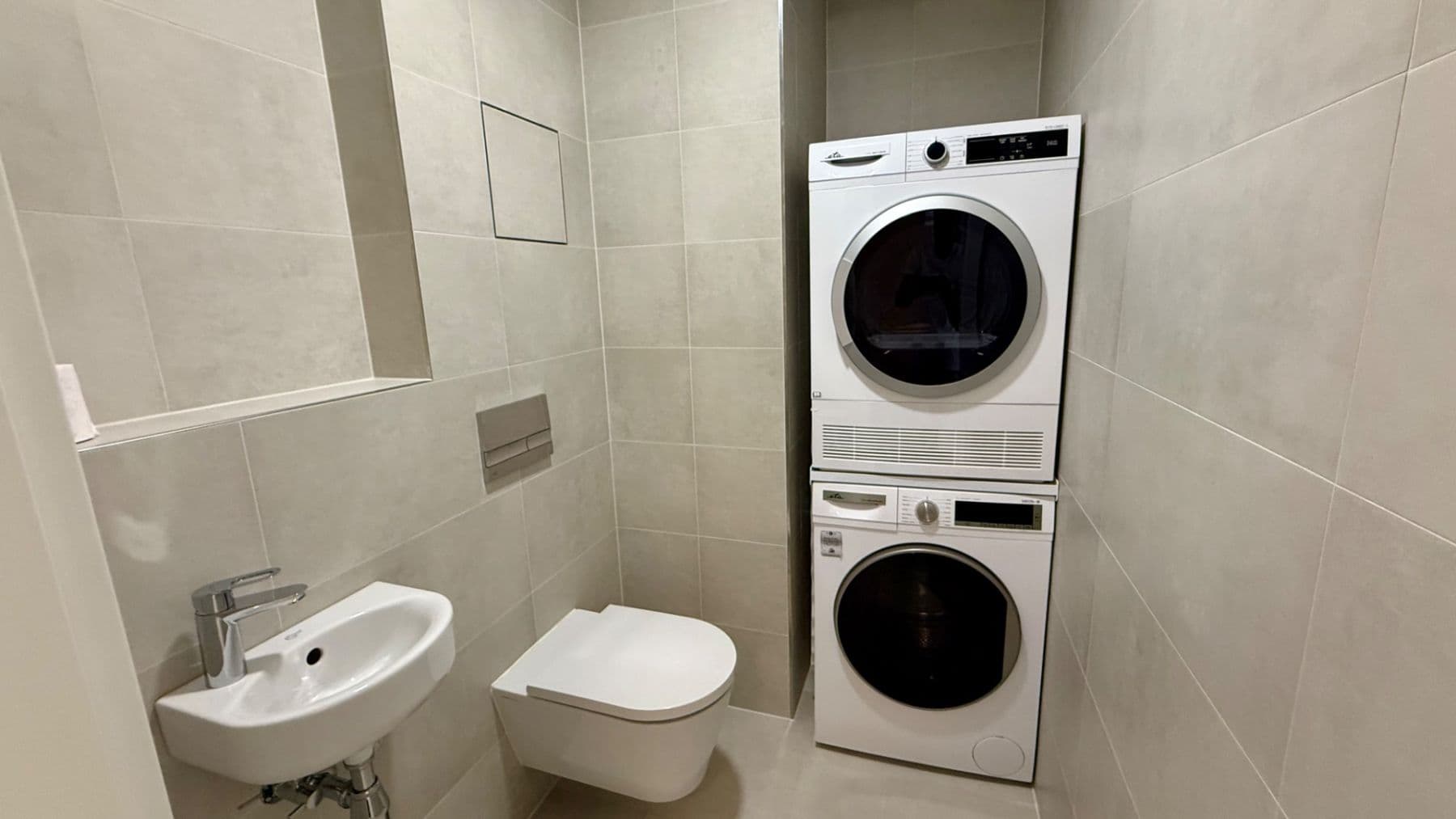 1 bedroom with open-plan kitchen flat to rent, 62 m², Michelská, Prague, Prague 1 bedroom with open-plan kitchen flat to rent, 62 m², Michelská, Prague, Prague