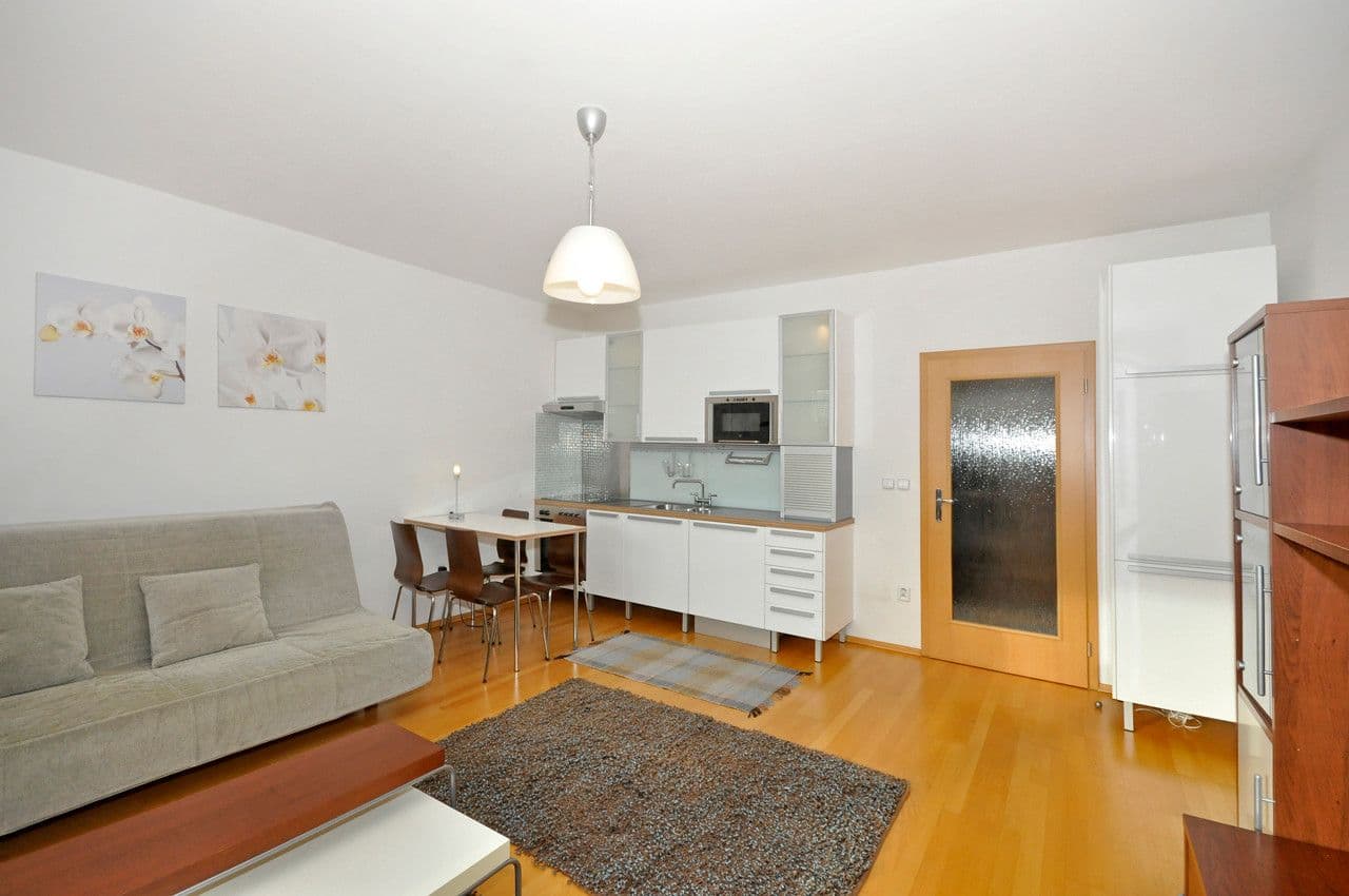 Studio flat to rent, 38 m², Názovská, Prague, Prague Studio flat to rent, 38 m², Názovská, Prague, Prague