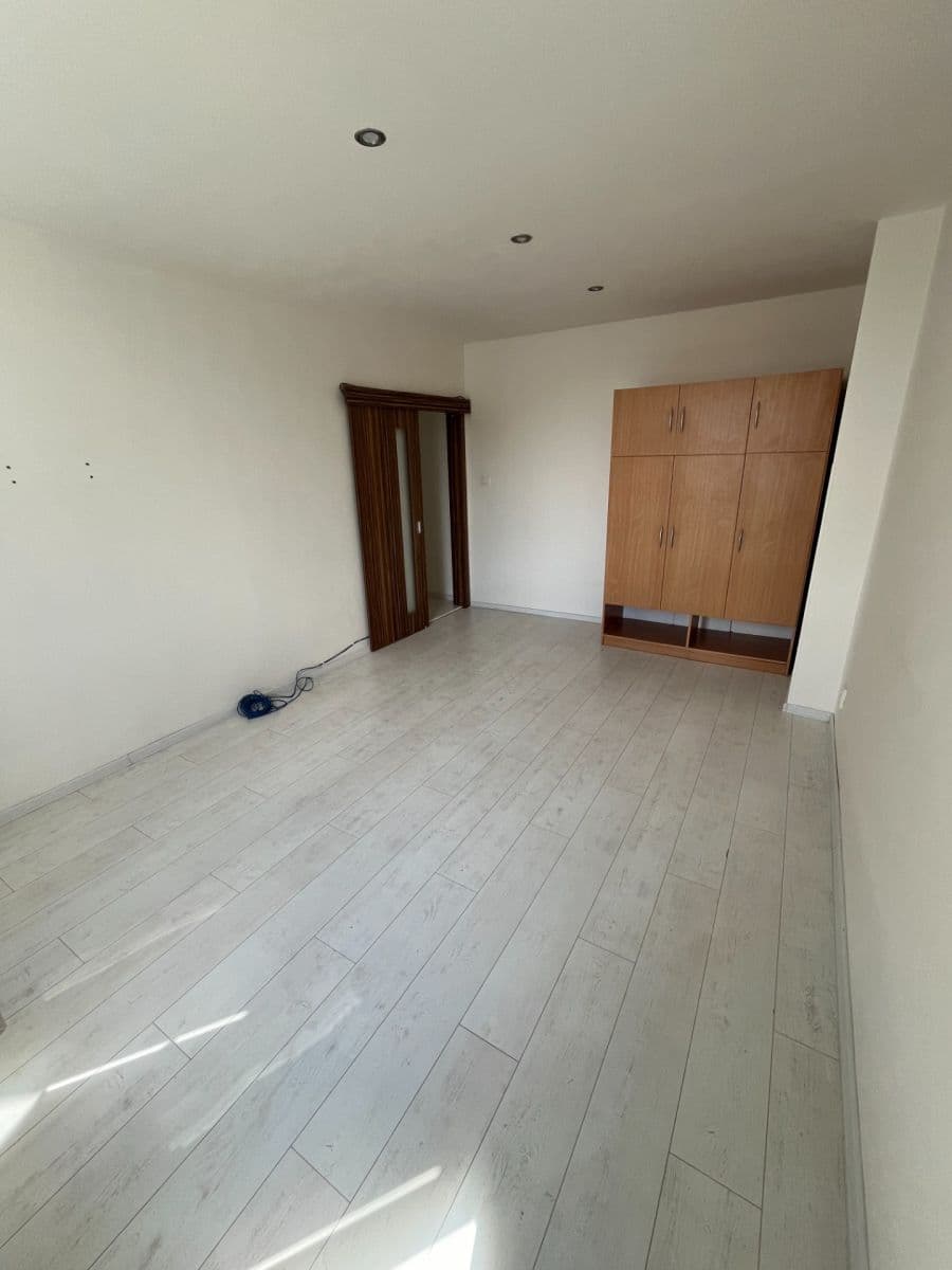 1 bedroom with open-plan kitchen flat to rent, 55 m², Václava Řezáče, Klášterec nad Ohří, Ústecký Region 1 bedroom with open-plan kitchen flat to rent, 55 m², Václava Řezáče, Klášterec nad Ohří, Ústecký Region