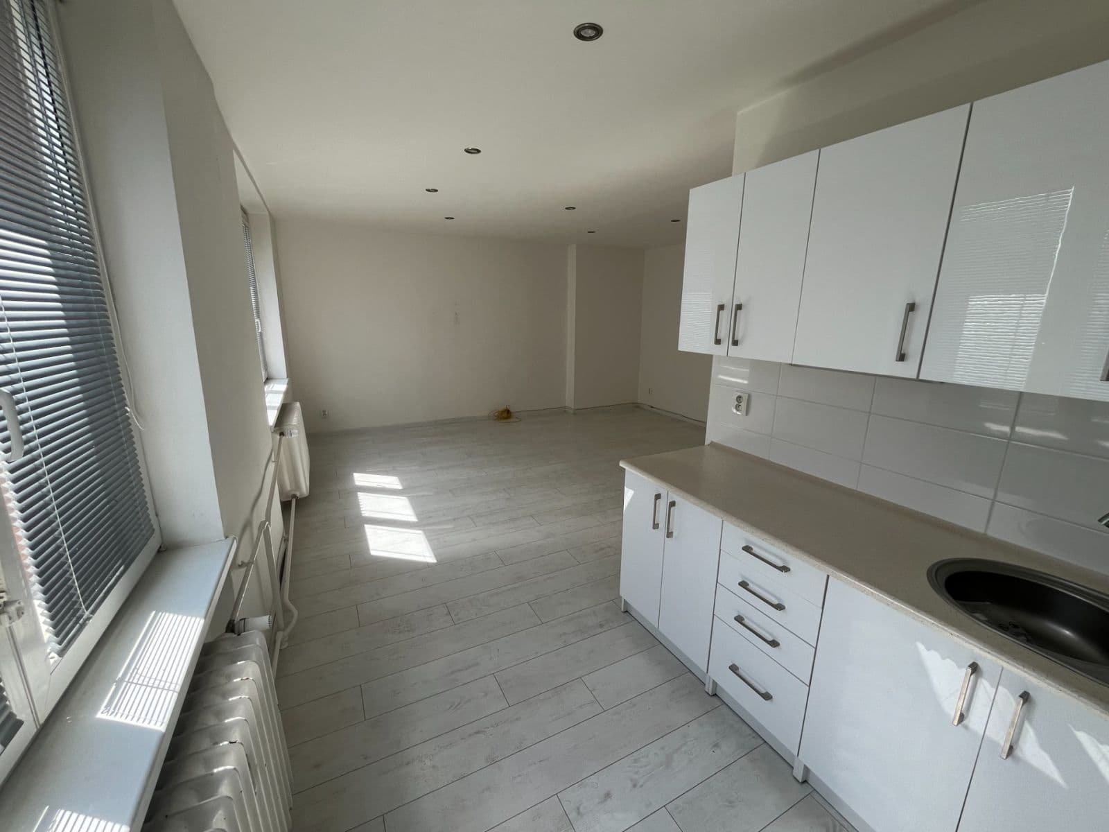 1 bedroom with open-plan kitchen flat to rent, 55 m², Václava Řezáče, Klášterec nad Ohří, Ústecký Region 1 bedroom with open-plan kitchen flat to rent, 55 m², Václava Řezáče, Klášterec nad Ohří, Ústecký Region