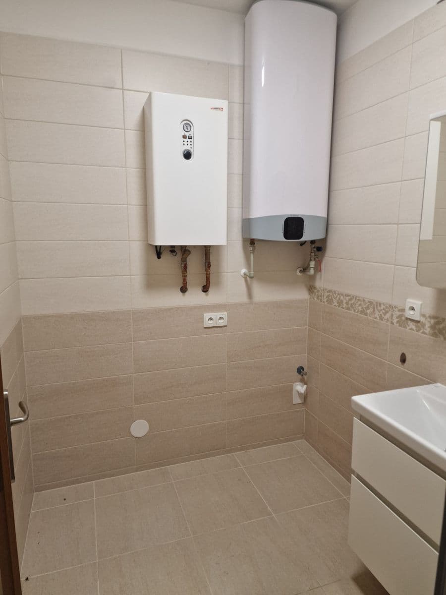 1 bedroom with open-plan kitchen flat to rent, 51 m², Lesní, Holubice, Středočeský Region 1 bedroom with open-plan kitchen flat to rent, 51 m², Lesní, Holubice, Středočeský Region