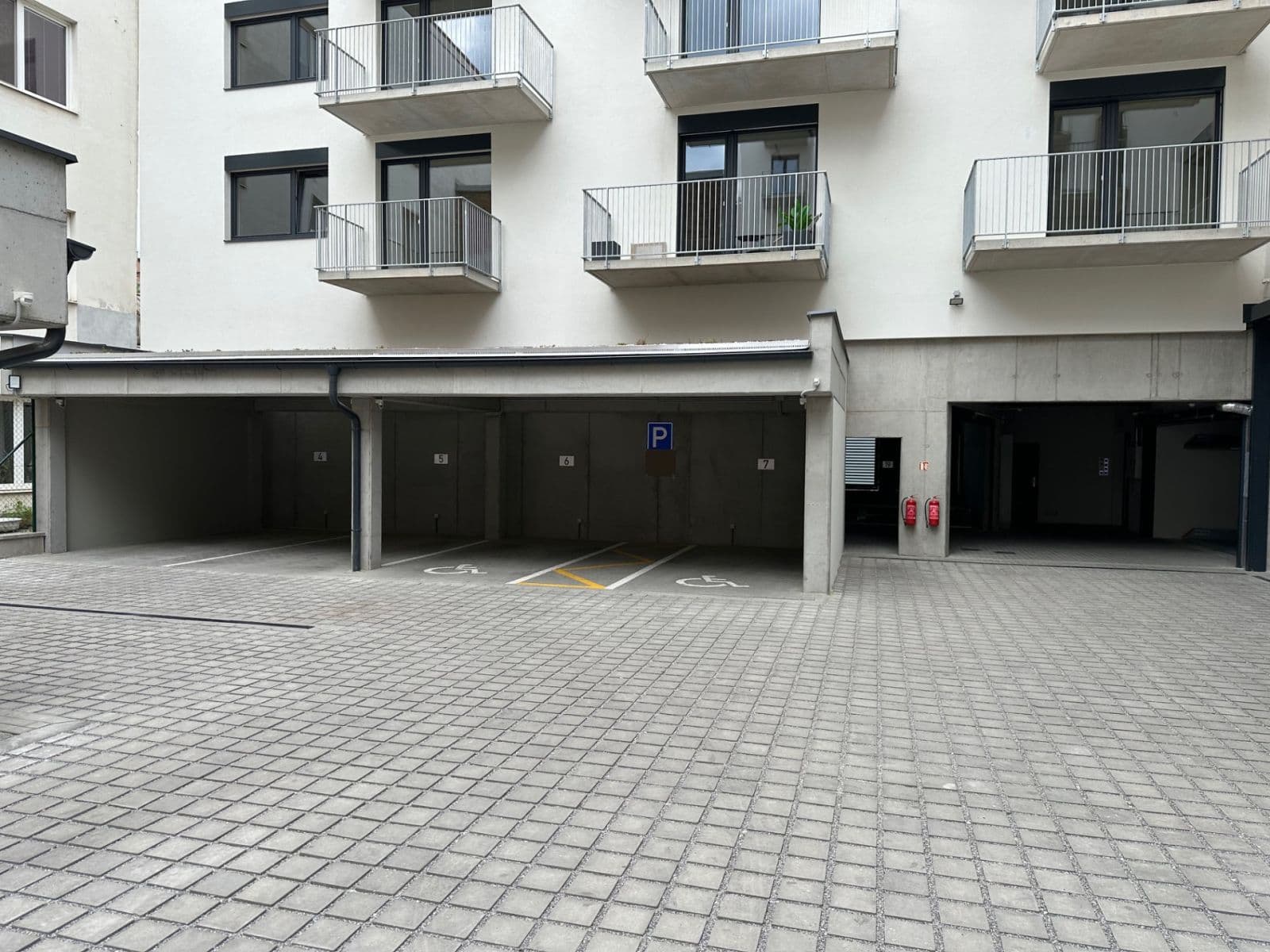 garage to rent, 15 m², Křenová, Brno, Jihomoravský Region garage to rent, 15 m², Křenová, Brno, Jihomoravský Region