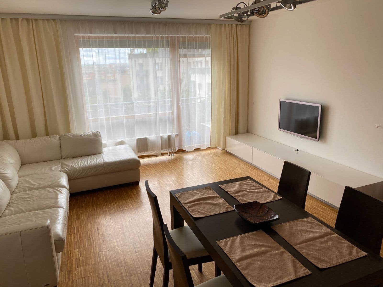 1 bedroom with open-plan kitchen flat to rent, 68 m², Univerzitní, Prague, Prague 1 bedroom with open-plan kitchen flat to rent, 68 m², Univerzitní, Prague, Prague