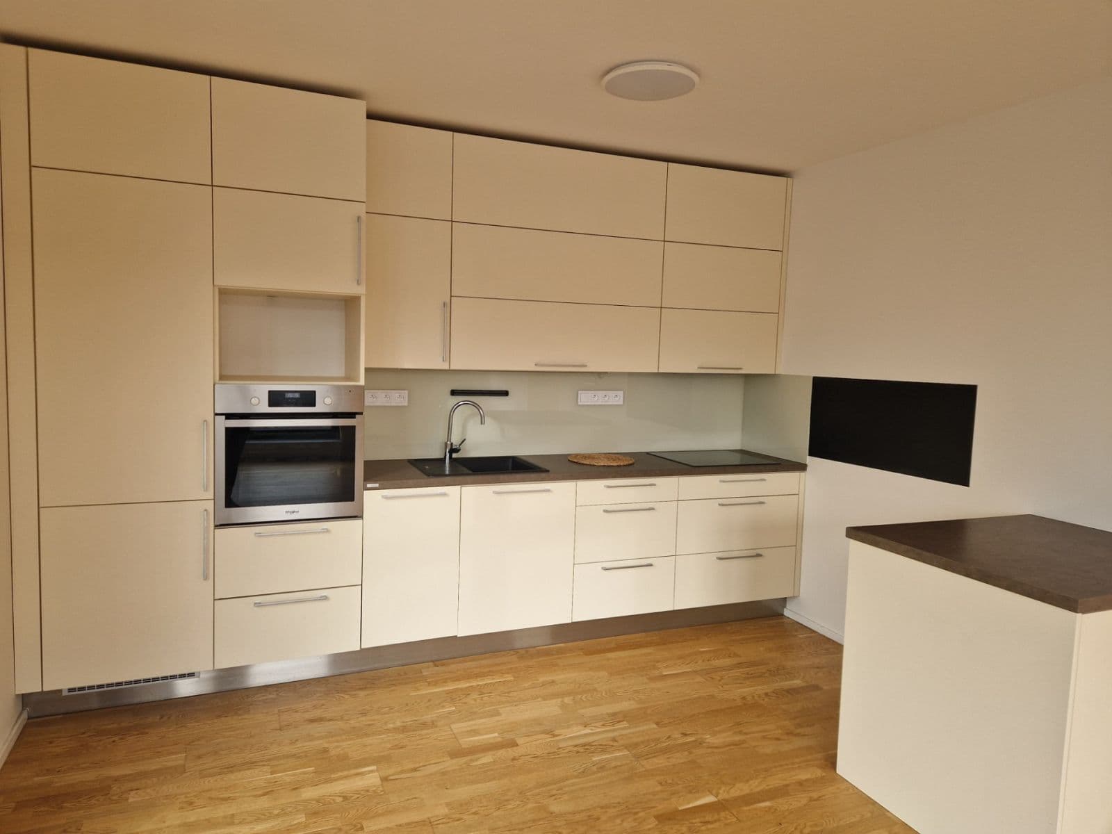 1 bedroom with open-plan kitchen flat to rent, 54 m², Holečkova, Prague, Prague 1 bedroom with open-plan kitchen flat to rent, 54 m², Holečkova, Prague, Prague