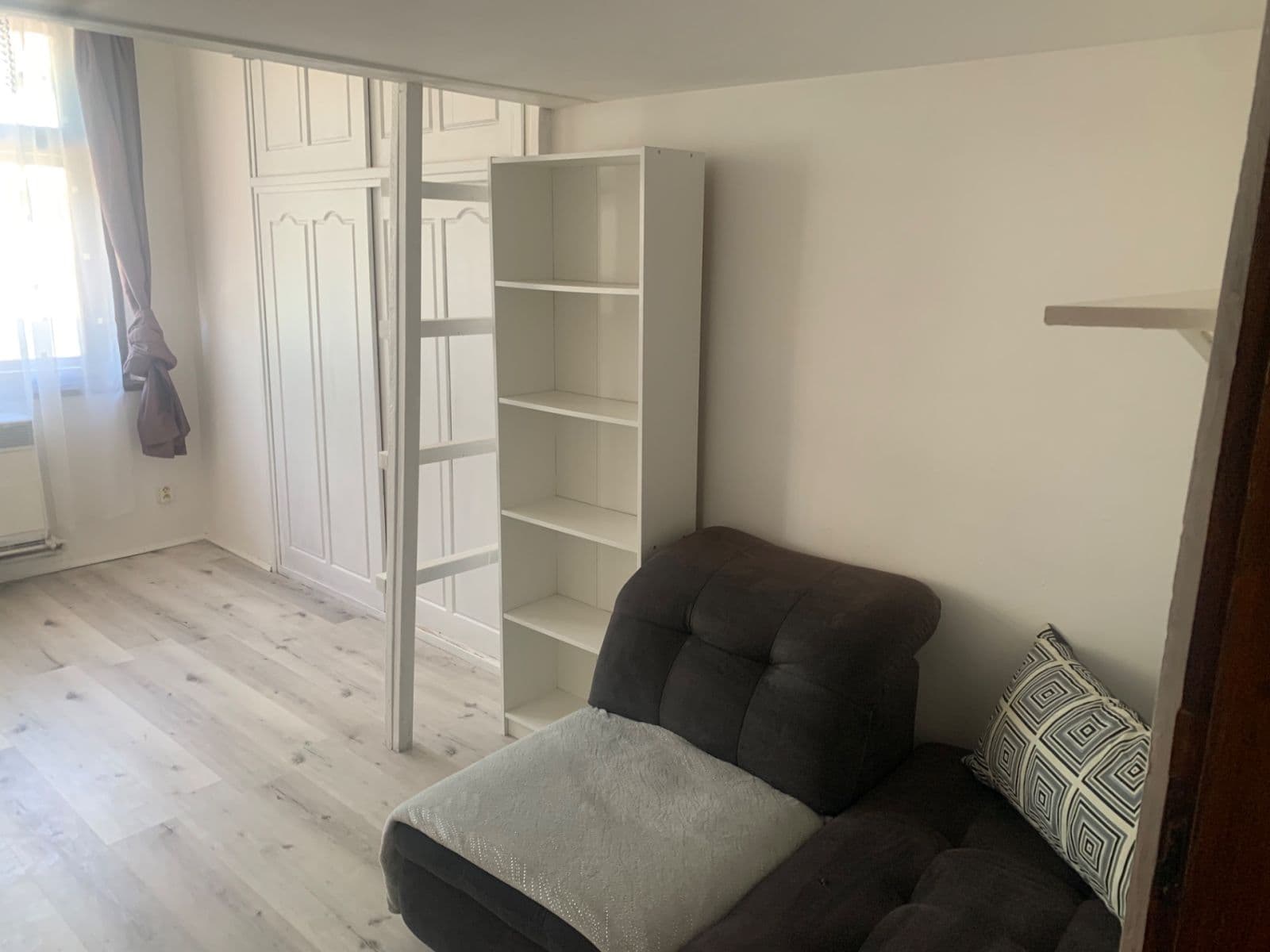 1 bedroom with open-plan kitchen flat to rent, 47 m², Vrchlického, Prague, Prague 1 bedroom with open-plan kitchen flat to rent, 47 m², Vrchlického, Prague, Prague