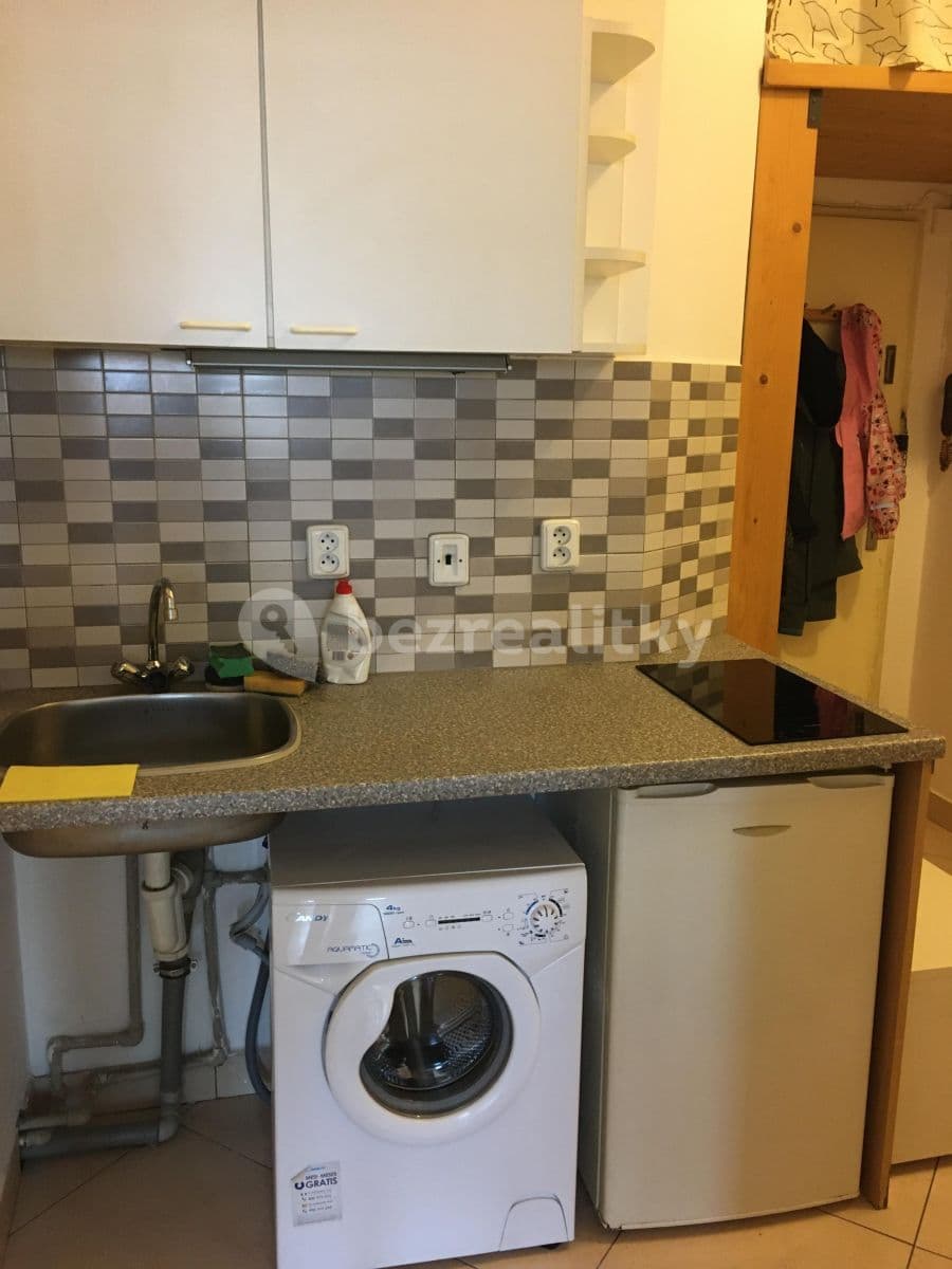 Studio flat to rent, 32 m², U Pernštejnských, Prague, Prague Studio flat to rent, 32 m², U Pernštejnských, Prague, Prague