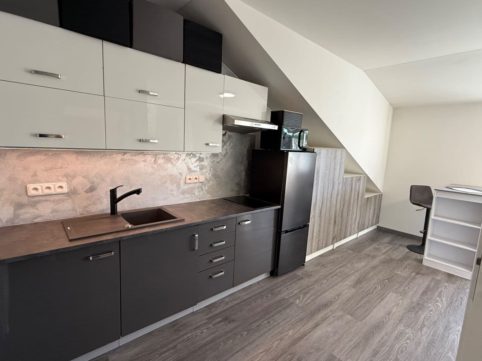 Studio flat to rent, 32 m², Hřbitovní, Libčice nad Vltavou, Středočeský Region Studio flat to rent, 32 m², Hřbitovní, Libčice nad Vltavou, Středočeský Region