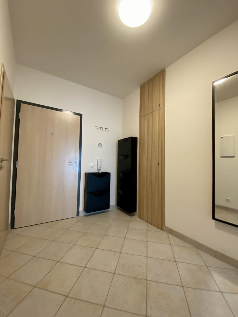 1 bedroom with open-plan kitchen flat to rent, 55 m², Nárožní, Prague, Prague 1 bedroom with open-plan kitchen flat to rent, 55 m², Nárožní, Prague, Prague