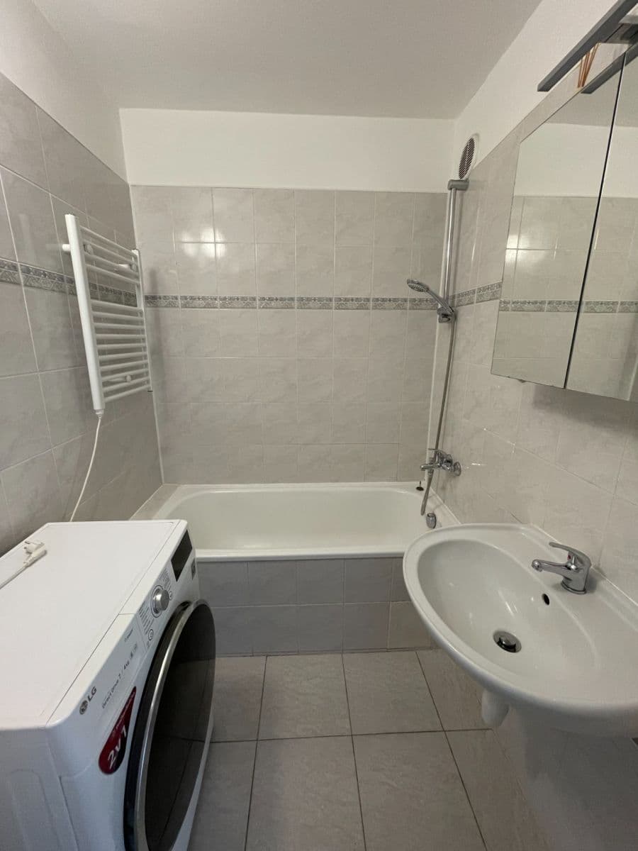 2 bedroom with open-plan kitchen flat to rent, 80 m², Na Chobotě, Prague, Prague 2 bedroom with open-plan kitchen flat to rent, 80 m², Na Chobotě, Prague, Prague