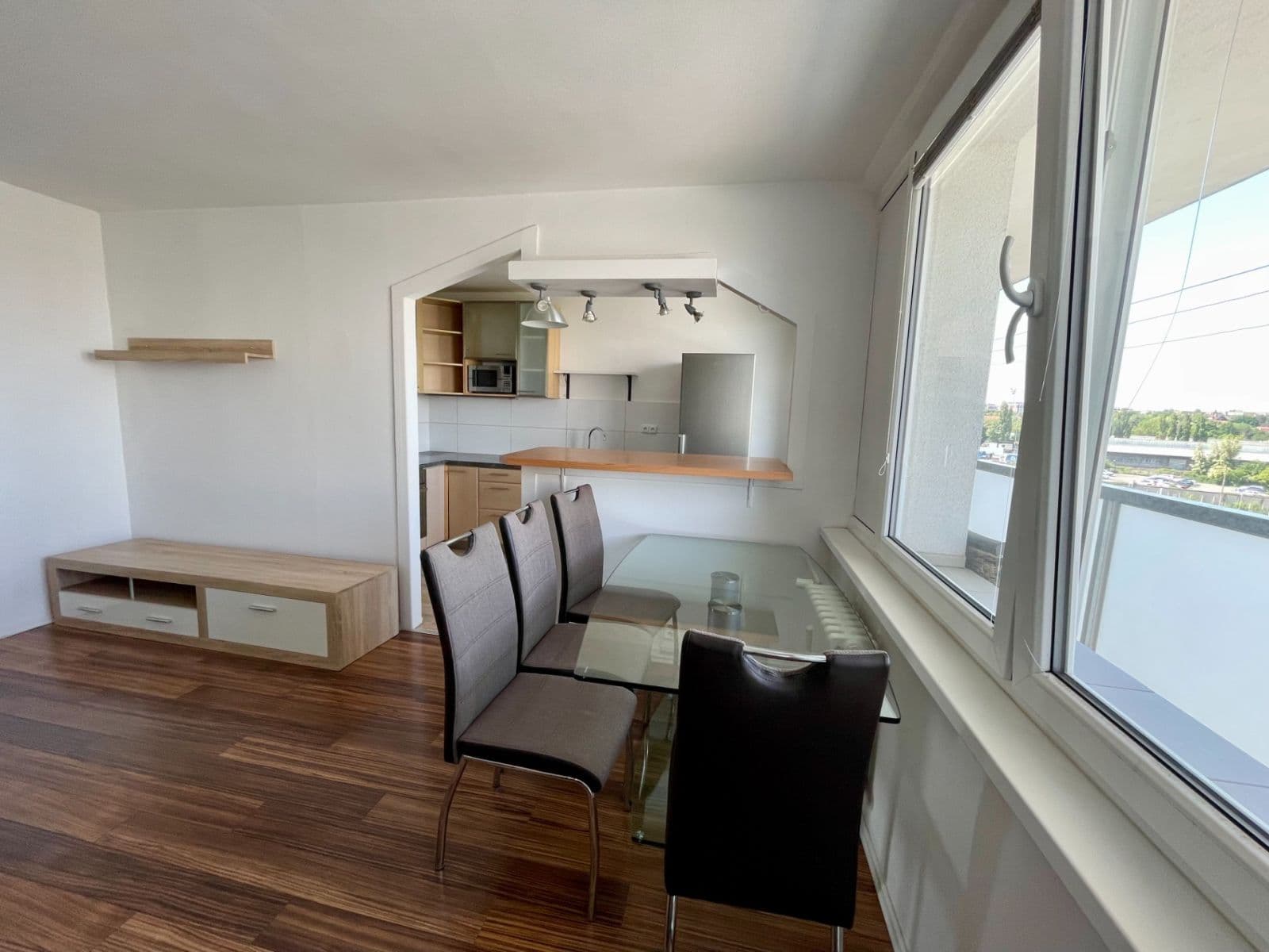 2 bedroom with open-plan kitchen flat to rent, 80 m², Na Chobotě, Prague, Prague 2 bedroom with open-plan kitchen flat to rent, 80 m², Na Chobotě, Prague, Prague