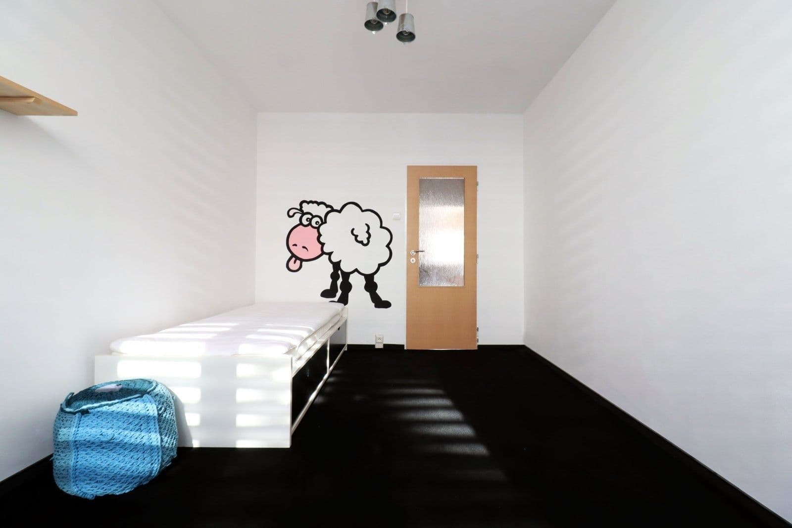 2 bedroom with open-plan kitchen flat to rent, 71 m², Mádrova, Prague, Prague 2 bedroom with open-plan kitchen flat to rent, 71 m², Mádrova, Prague, Prague