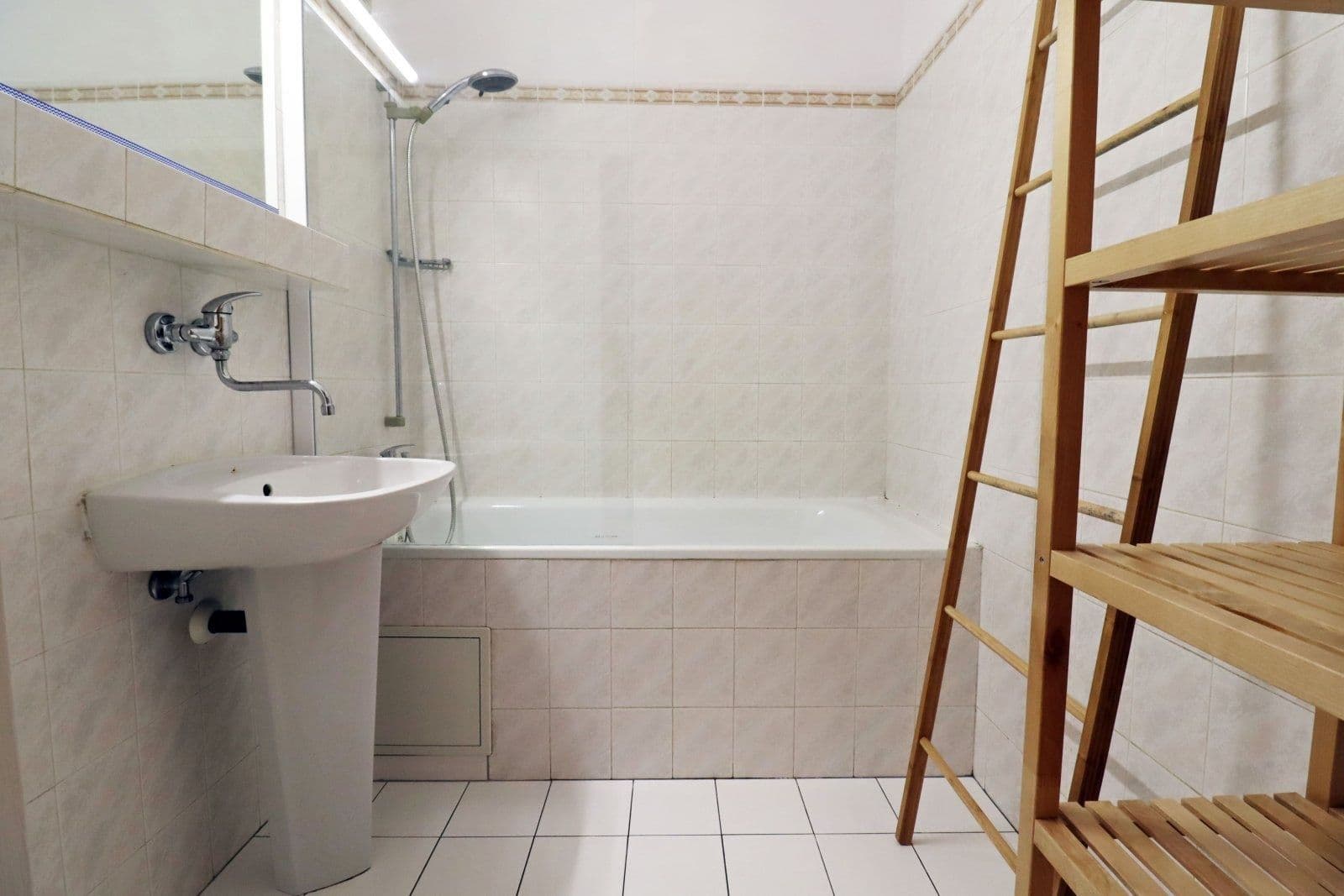 2 bedroom with open-plan kitchen flat to rent, 71 m², Mádrova, Prague, Prague 2 bedroom with open-plan kitchen flat to rent, 71 m², Mádrova, Prague, Prague