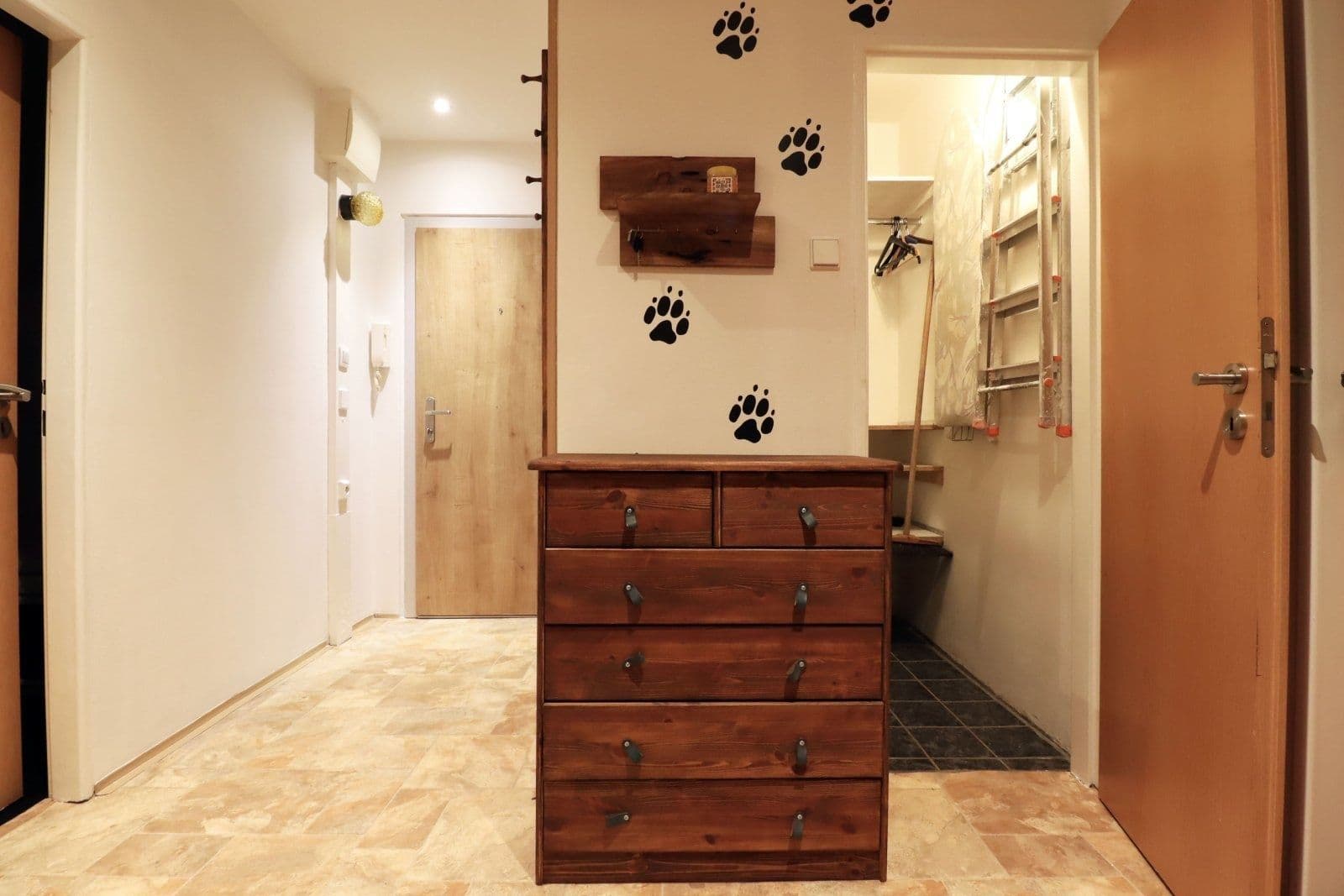 2 bedroom with open-plan kitchen flat to rent, 71 m², Mádrova, Prague, Prague 2 bedroom with open-plan kitchen flat to rent, 71 m², Mádrova, Prague, Prague