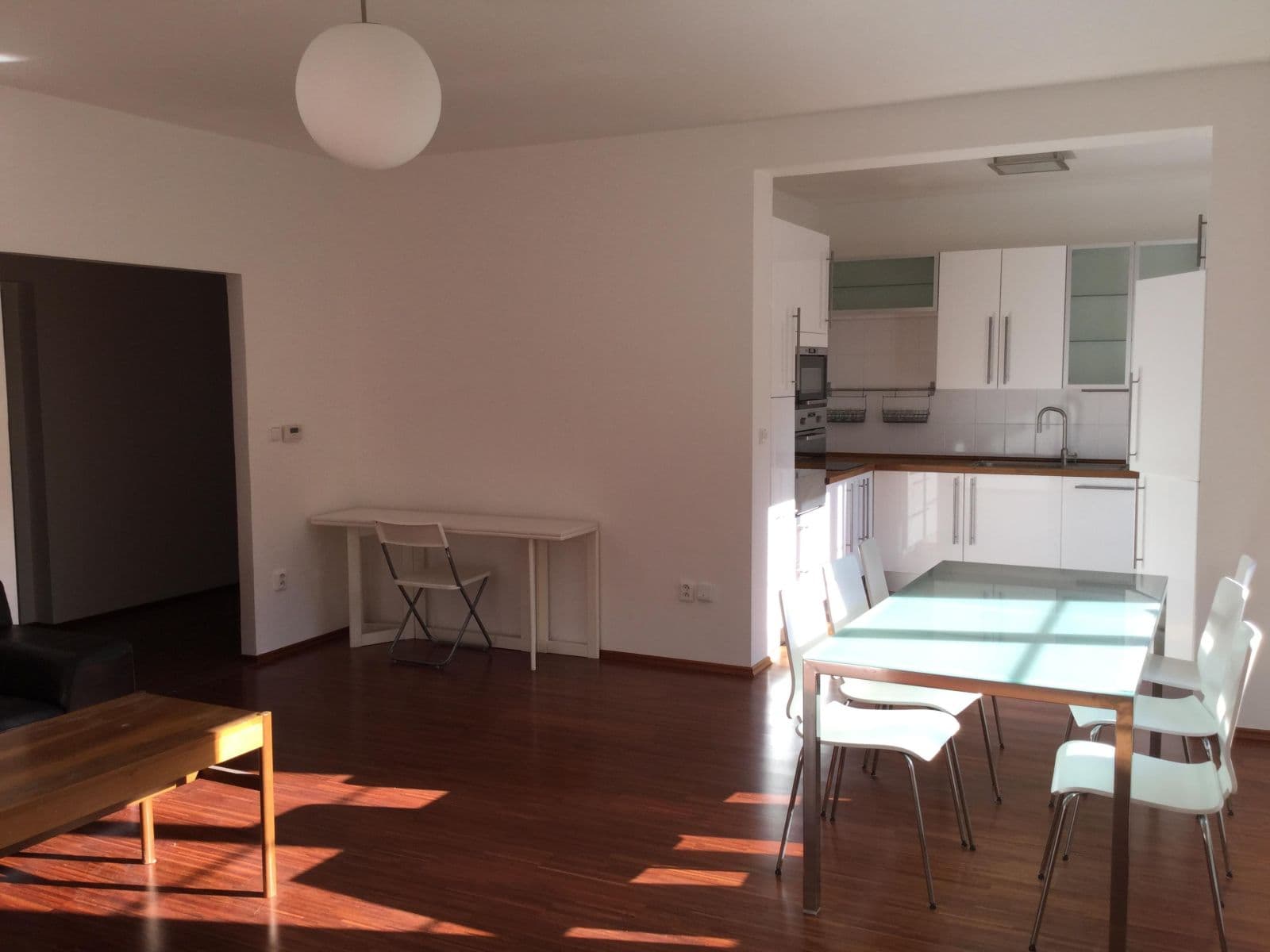3 bedroom flat to rent, 100 m², Komenského, Černošice, Středočeský Region 3 bedroom flat to rent, 100 m², Komenského, Černošice, Středočeský Region
