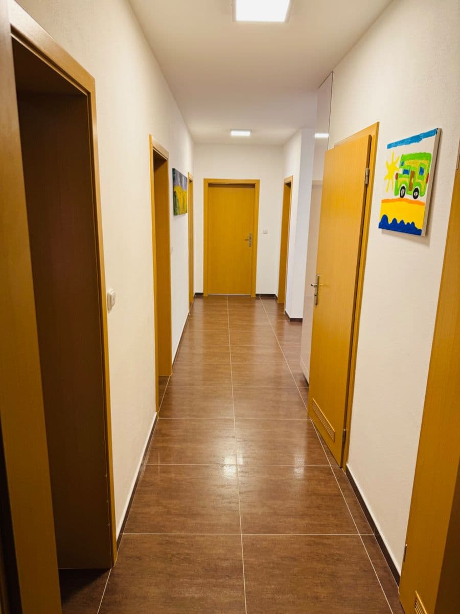 3 bedroom with open-plan kitchen flat to rent, 142 m², Na Honech I, Zlín, Zlínský Region 3 bedroom with open-plan kitchen flat to rent, 142 m², Na Honech I, Zlín, Zlínský Region