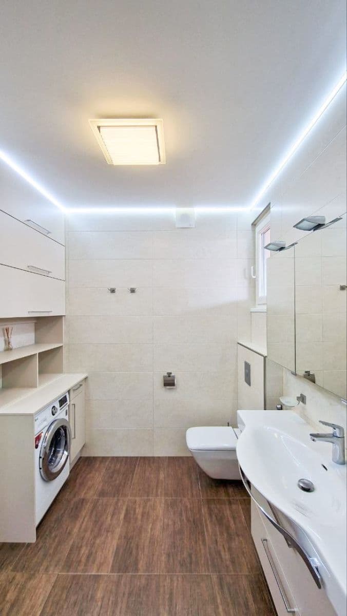 3 bedroom with open-plan kitchen flat to rent, 204 m², U Zvonařky, Prague, Prague 3 bedroom with open-plan kitchen flat to rent, 204 m², U Zvonařky, Prague, Prague