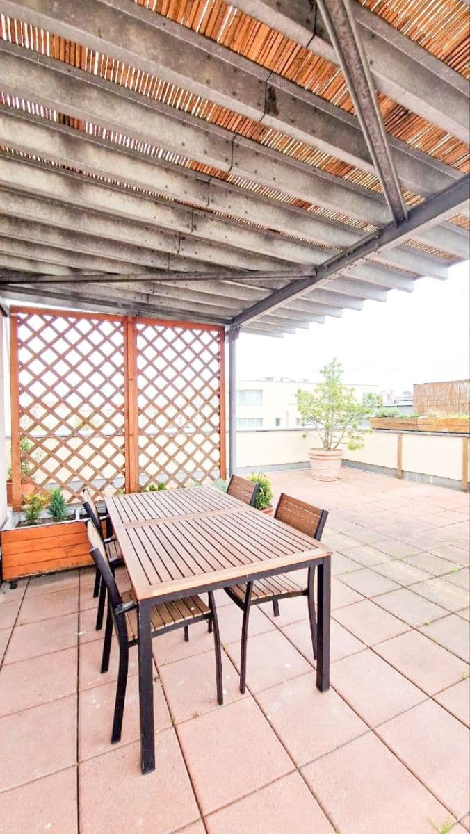 3 bedroom with open-plan kitchen flat to rent, 204 m², U Zvonařky, Prague, Prague 3 bedroom with open-plan kitchen flat to rent, 204 m², U Zvonařky, Prague, Prague