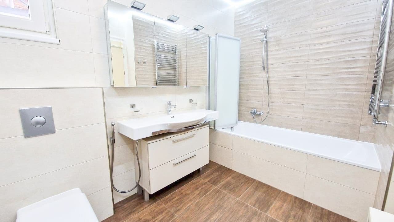 3 bedroom with open-plan kitchen flat to rent, 204 m², U Zvonařky, Prague, Prague 3 bedroom with open-plan kitchen flat to rent, 204 m², U Zvonařky, Prague, Prague