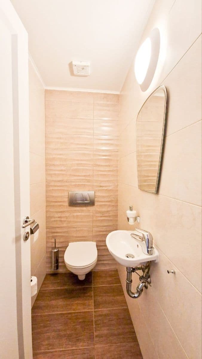 3 bedroom with open-plan kitchen flat to rent, 204 m², U Zvonařky, Prague, Prague 3 bedroom with open-plan kitchen flat to rent, 204 m², U Zvonařky, Prague, Prague